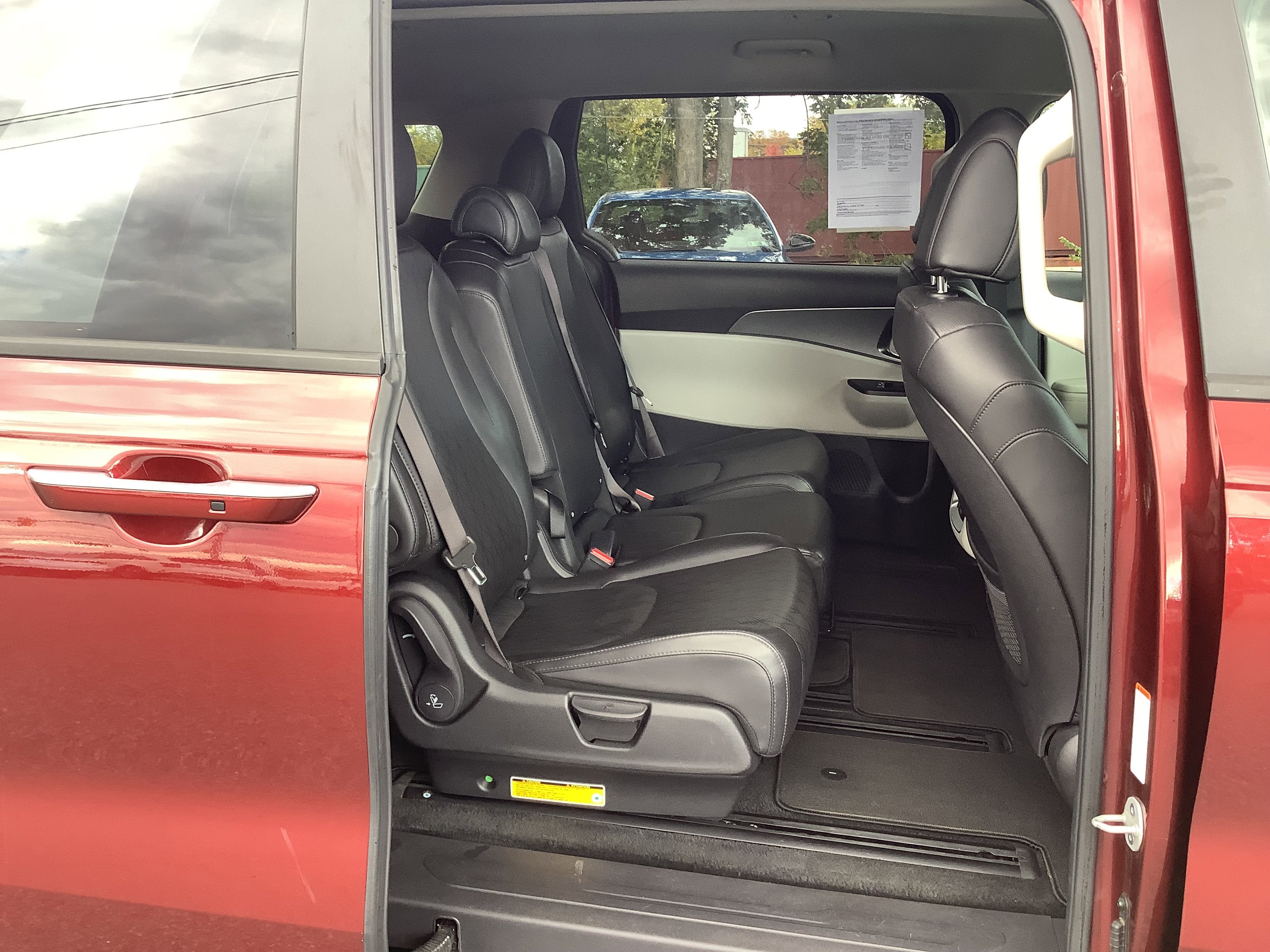 2023 Kia Carnival LX