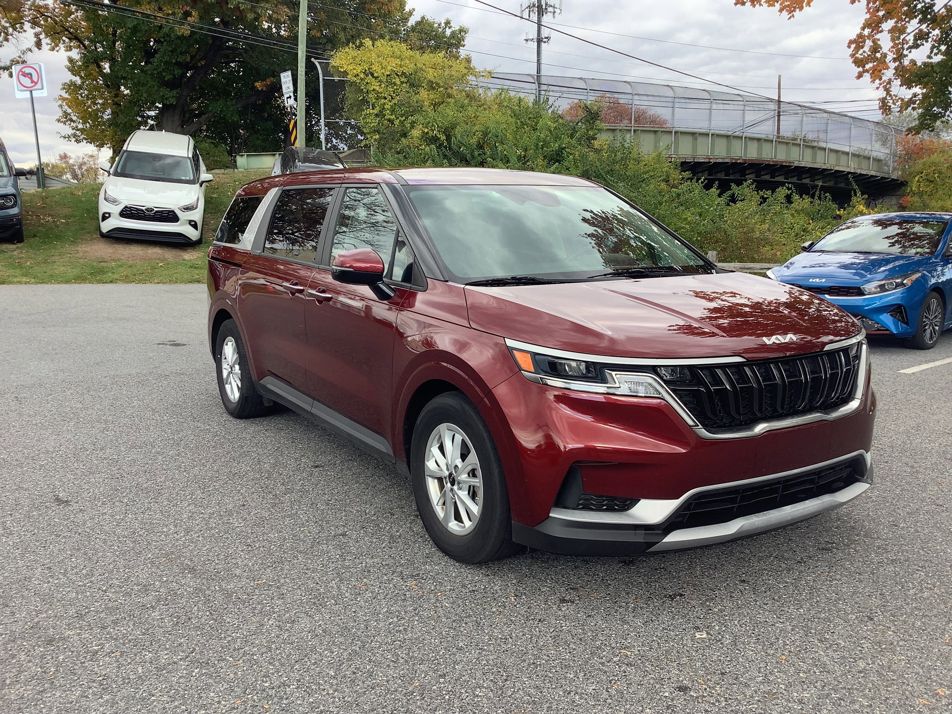 2023 Kia Carnival LX