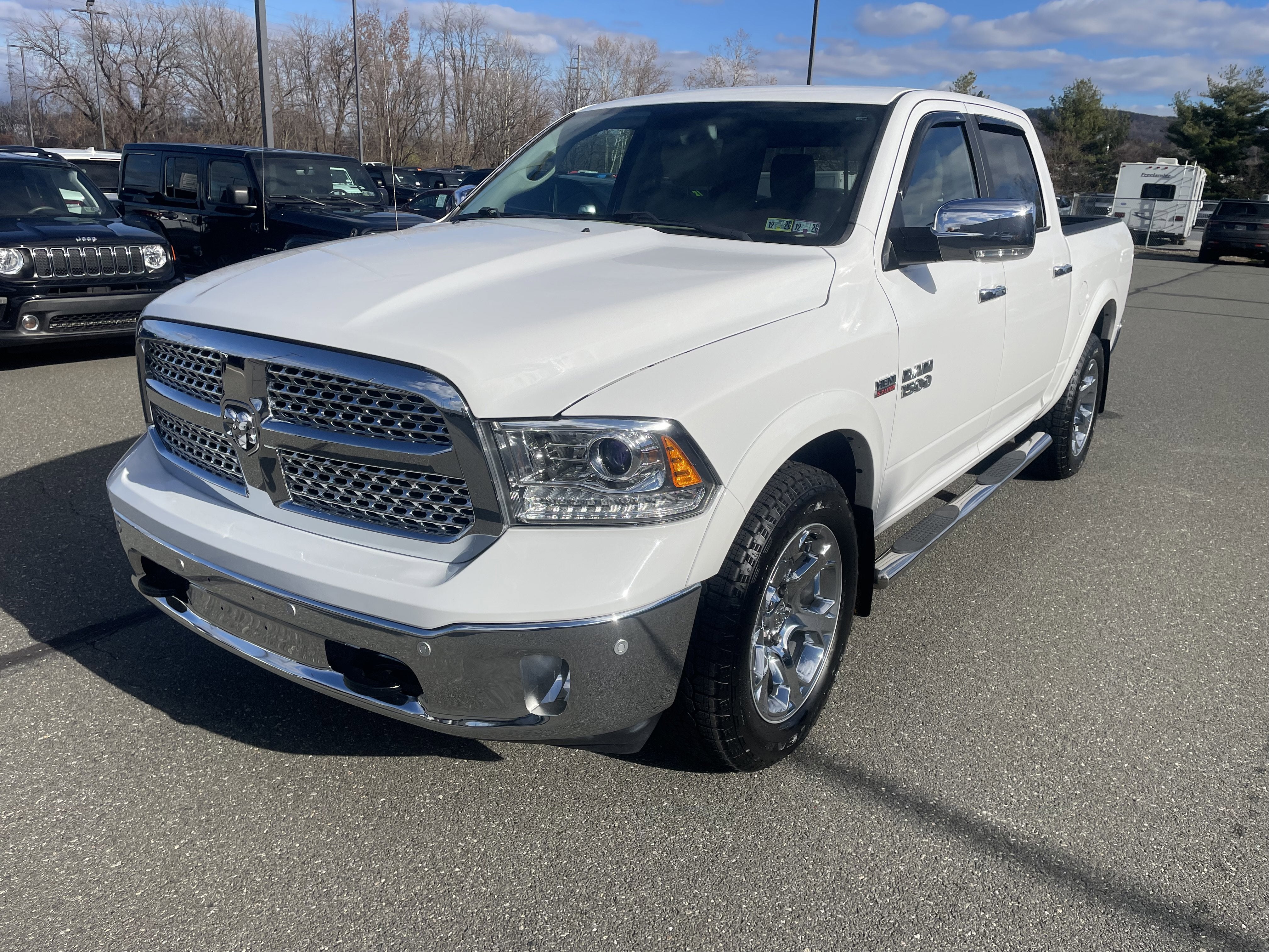 2017 RAM 1500 Laramie Crew Cab 4x4 5'7' Box