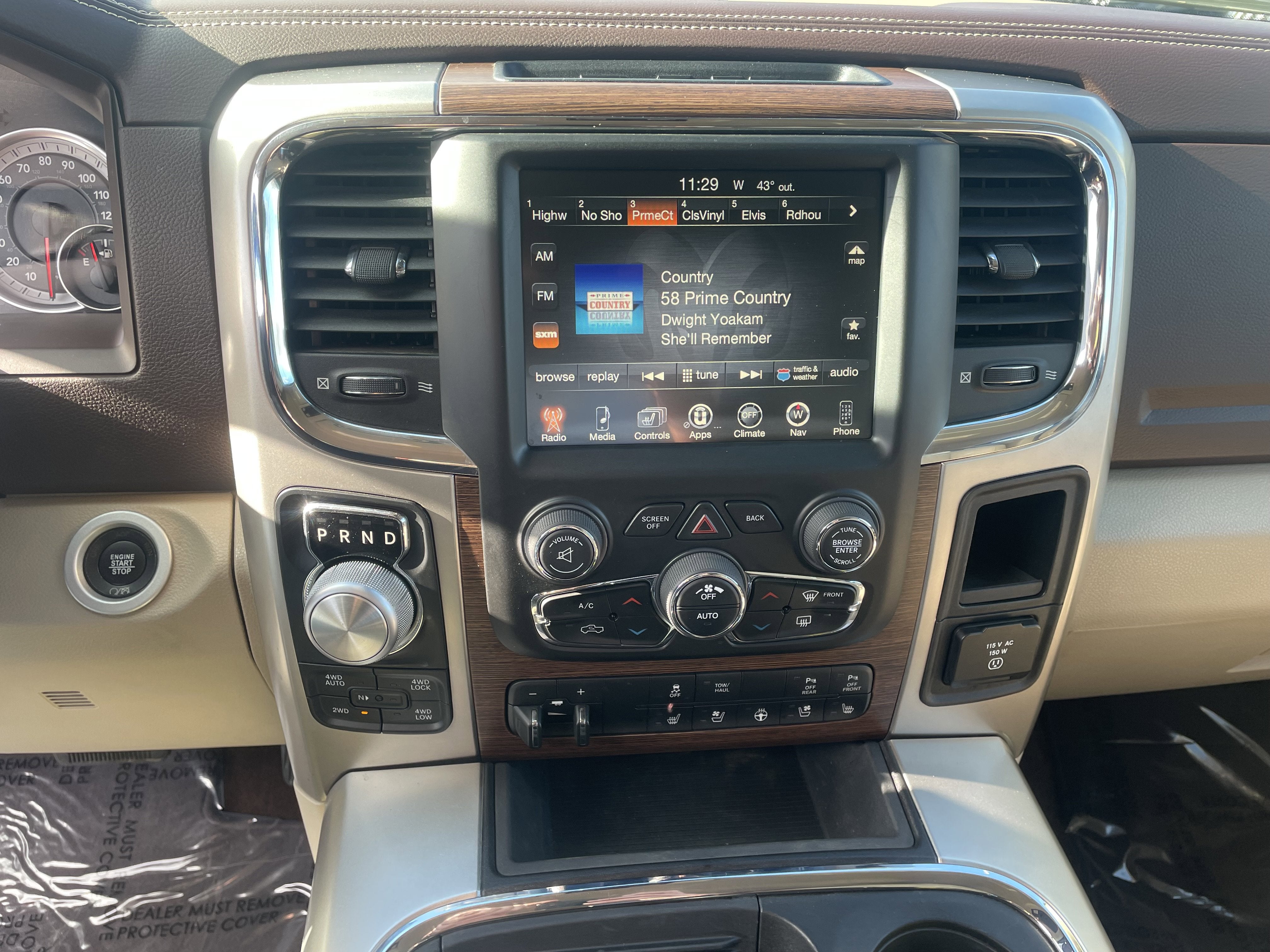 2017 RAM 1500 Laramie Crew Cab 4x4 5'7' Box