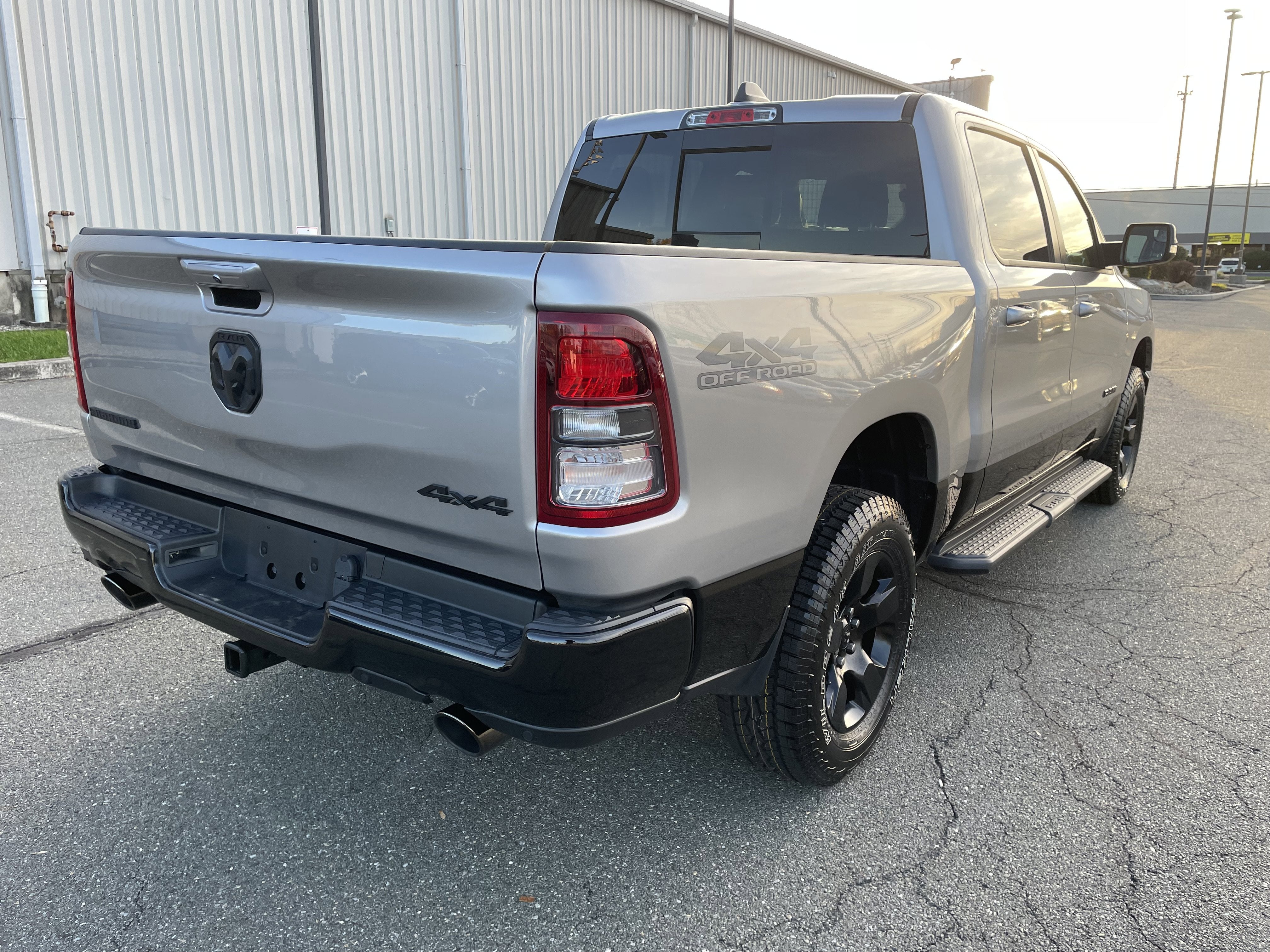 2022 RAM 1500 Big Horn Crew Cab 4x4 5'7' Box