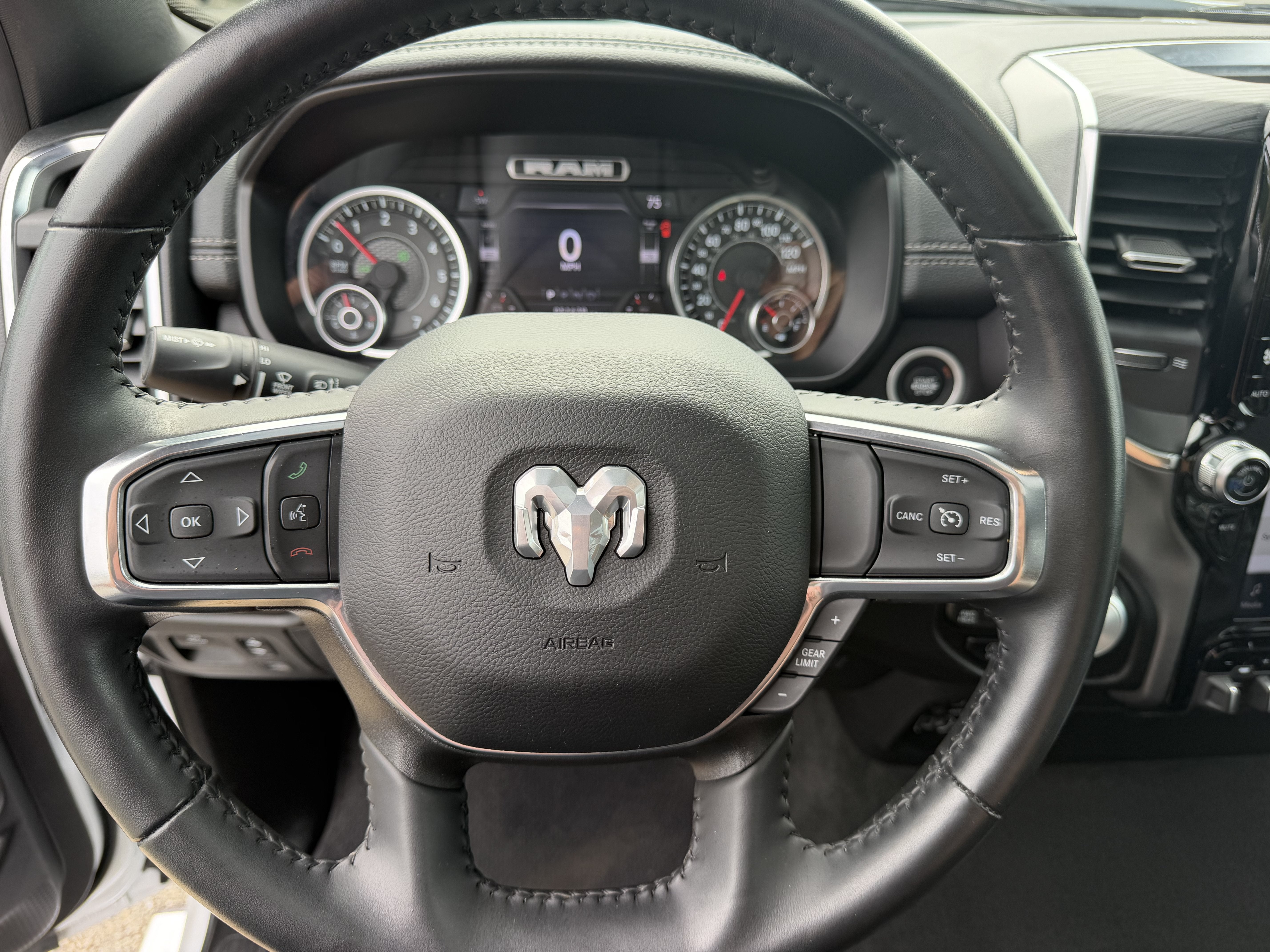 2024 RAM 1500 Laramie Crew Cab 4x4 5'7' Box