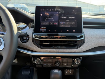 2024 Jeep Compass Latitude Lux FWD