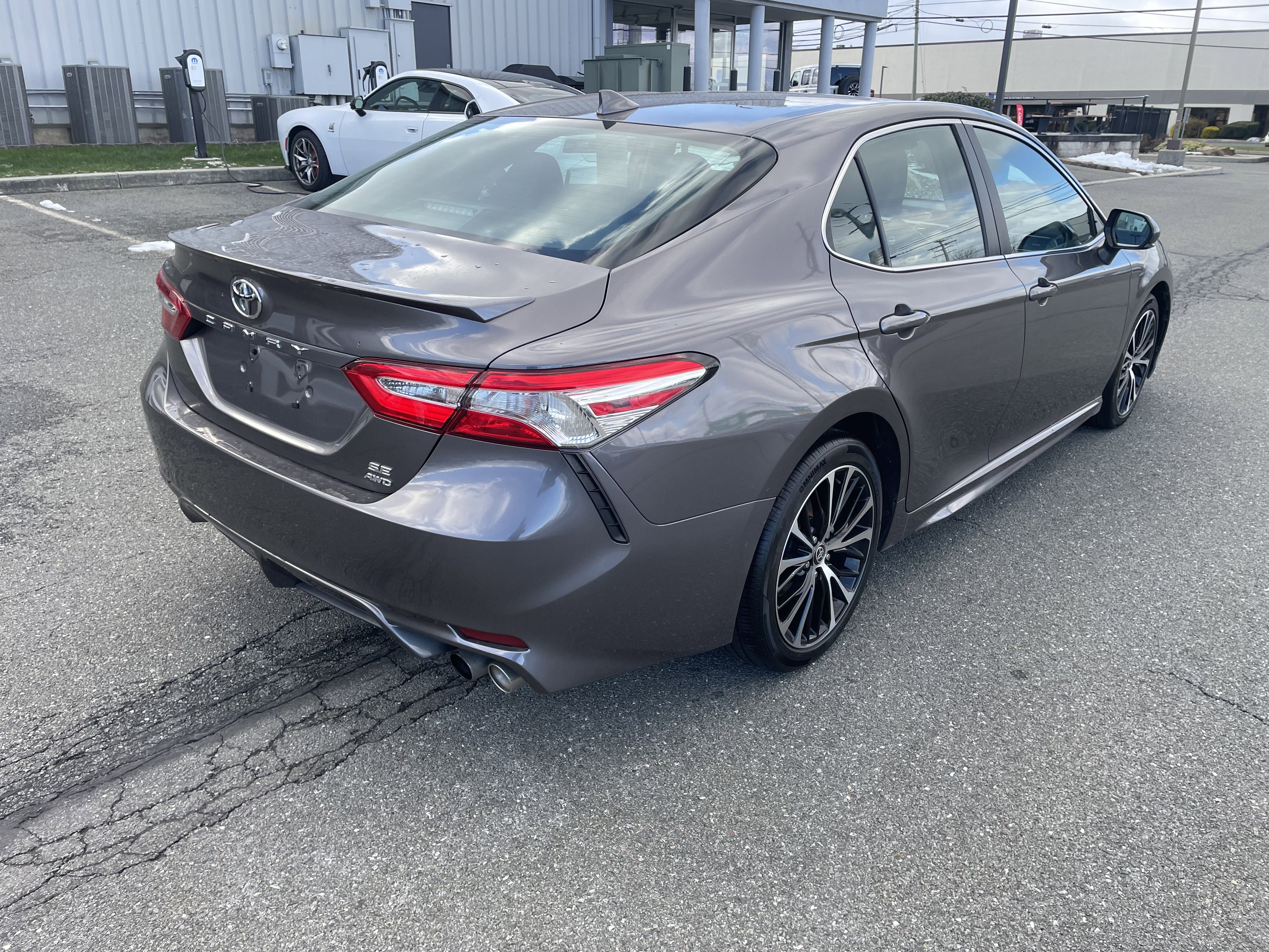 2020 Toyota Camry SE AWD