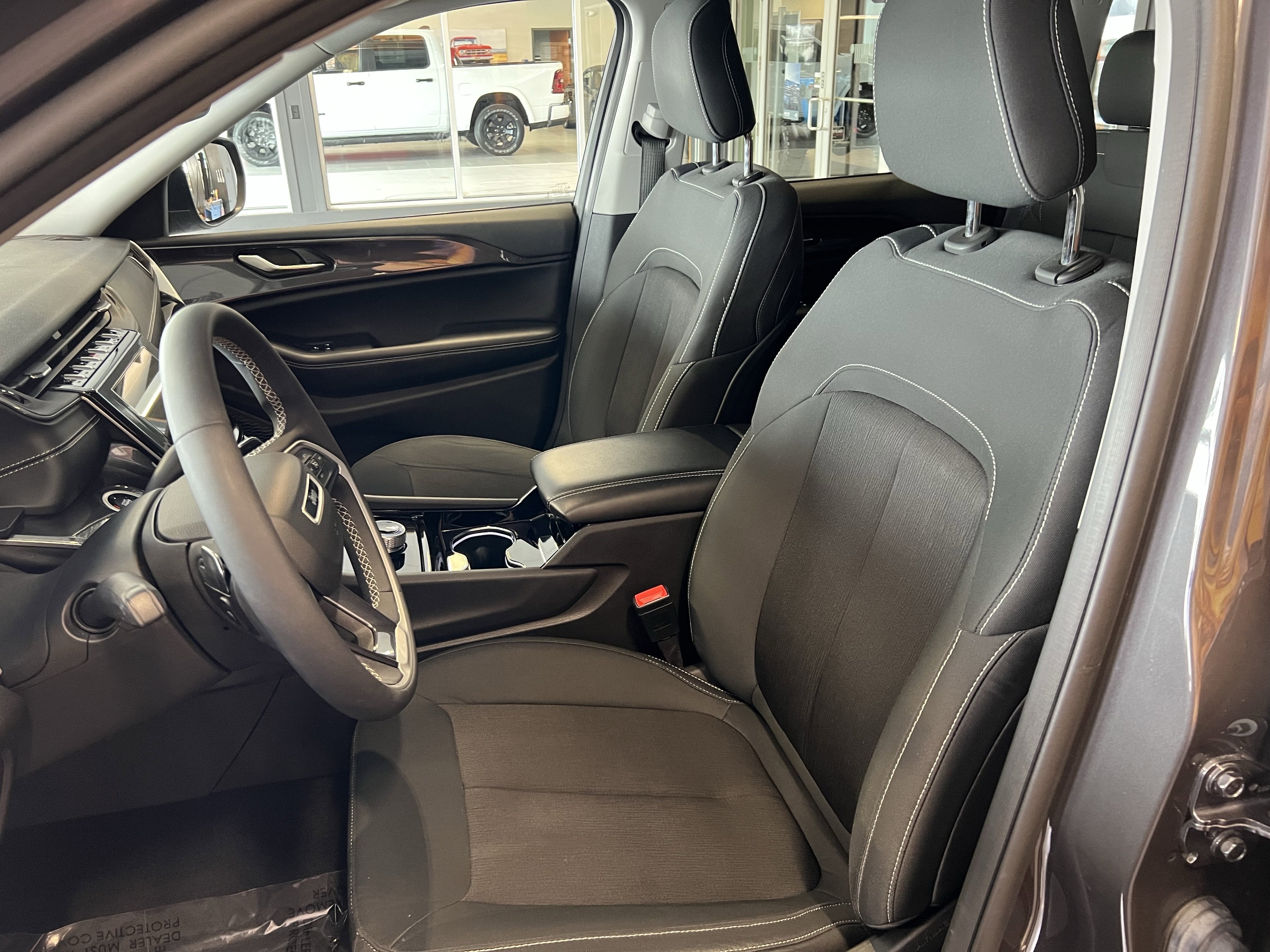 2023 Jeep Grand Cherokee Laredo 4x4