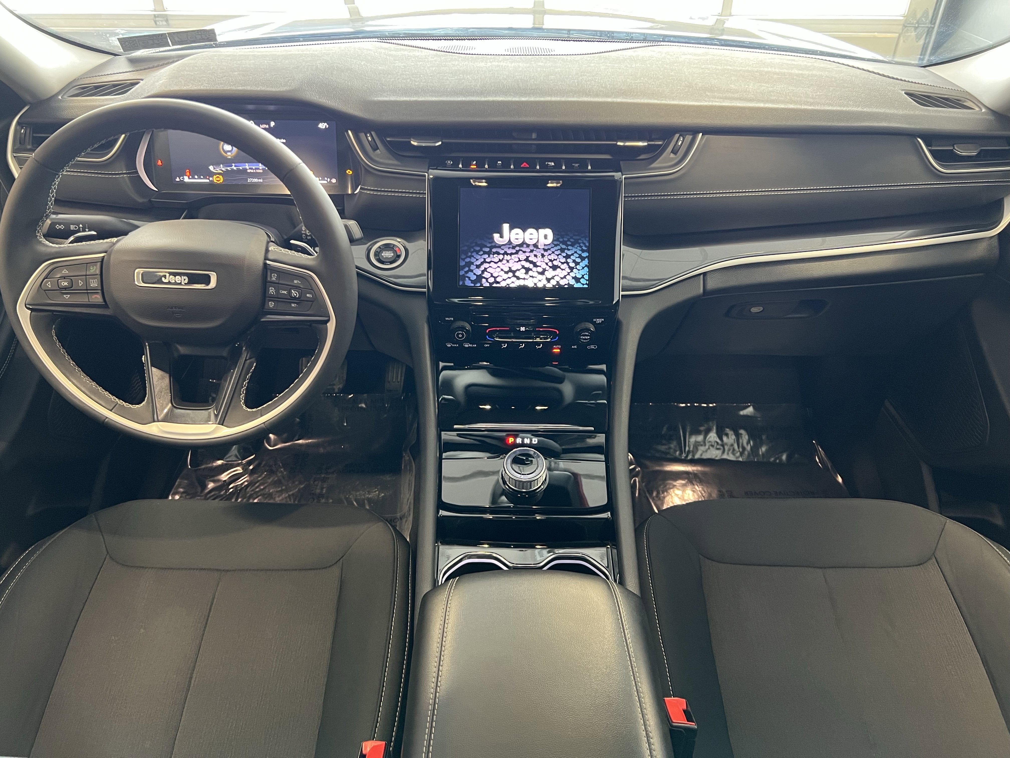 2023 Jeep Grand Cherokee Laredo 4x4