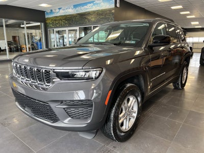 2023 Jeep Grand Cherokee Laredo 4x4