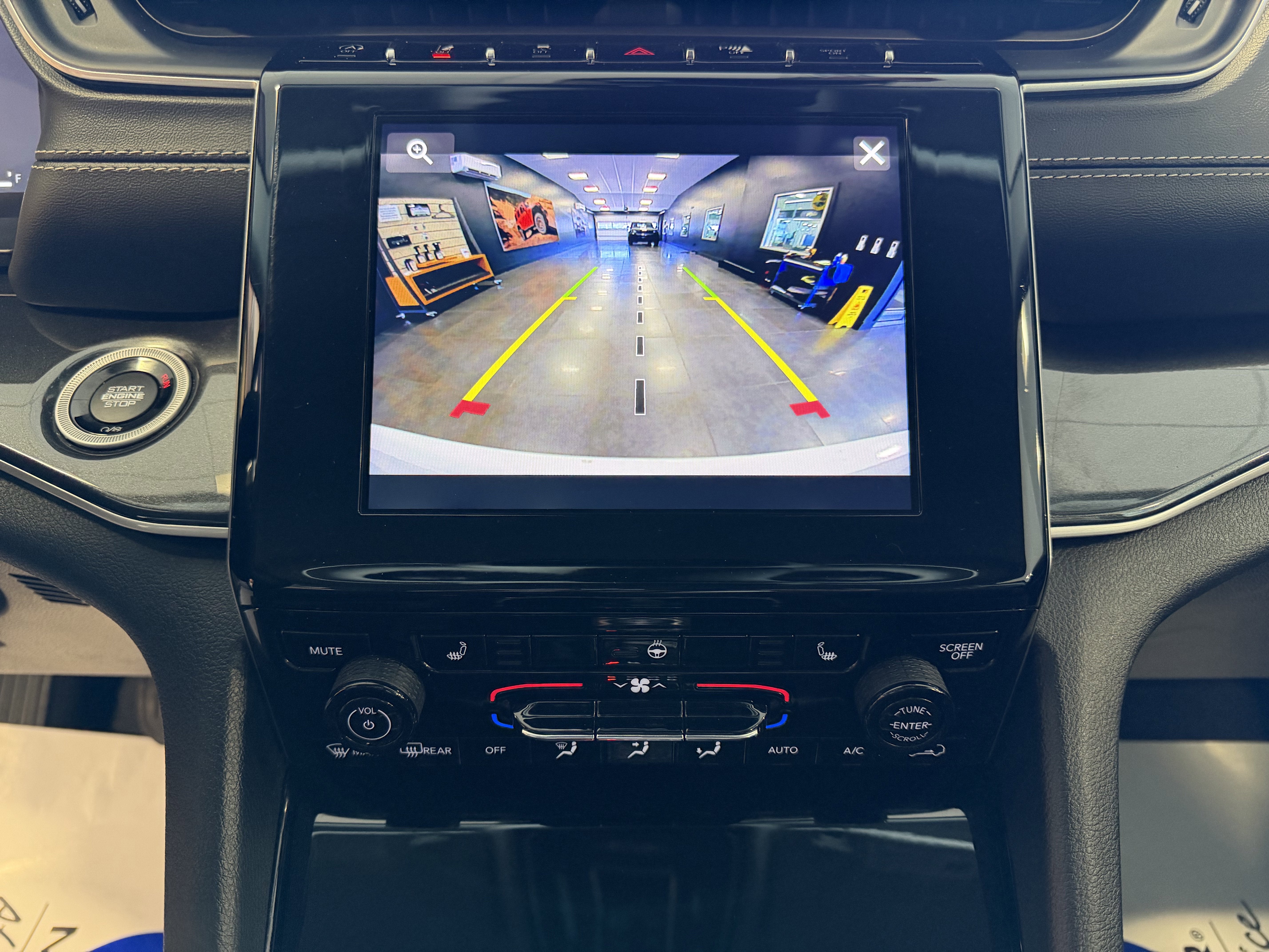2022 Jeep Grand Cherokee Laredo 4x4