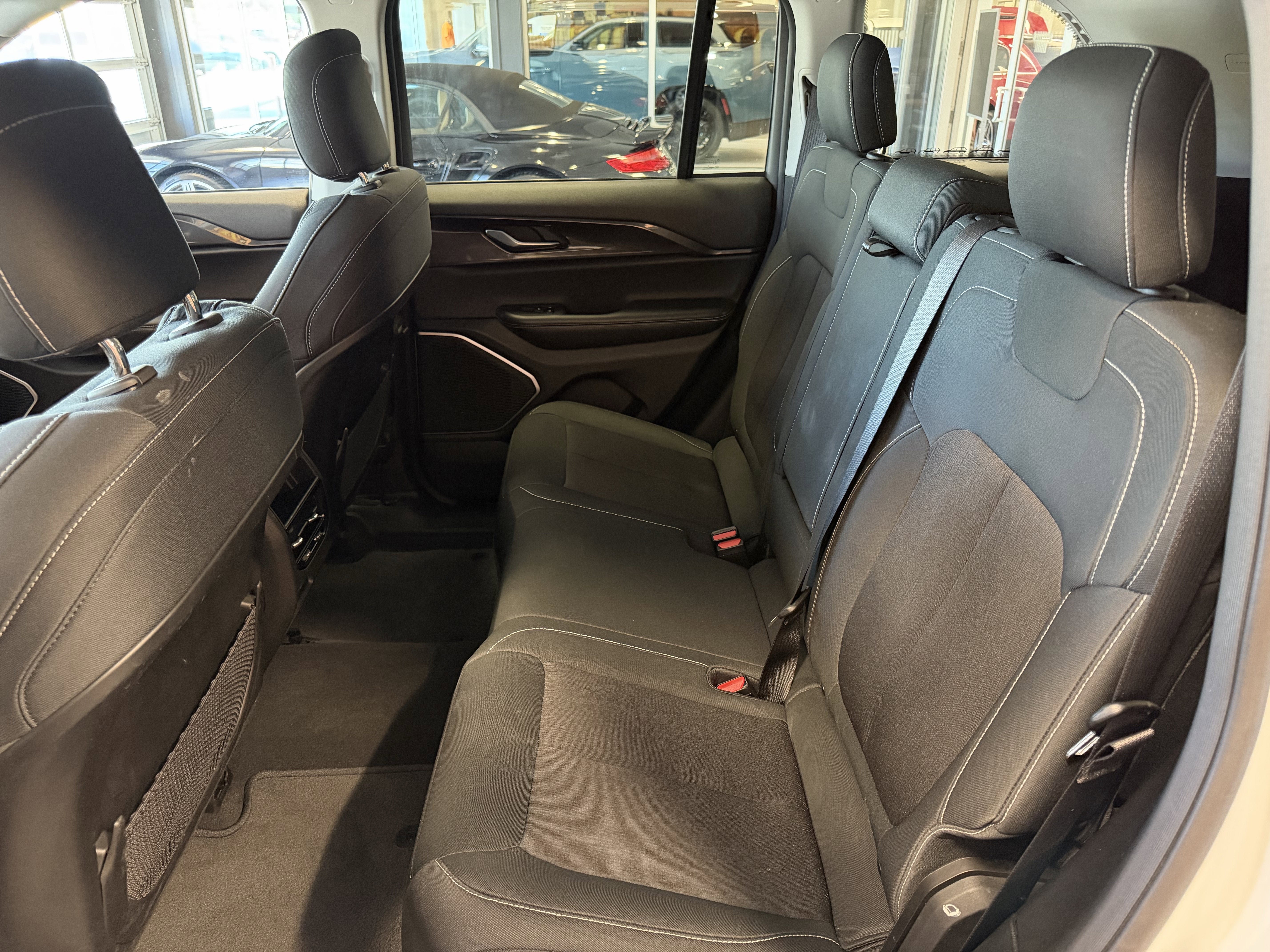 2022 Jeep Grand Cherokee Laredo 4x4