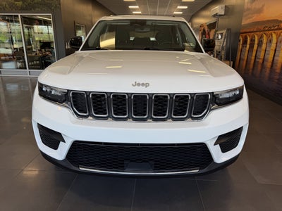 2022 Jeep Grand Cherokee Laredo 4x4