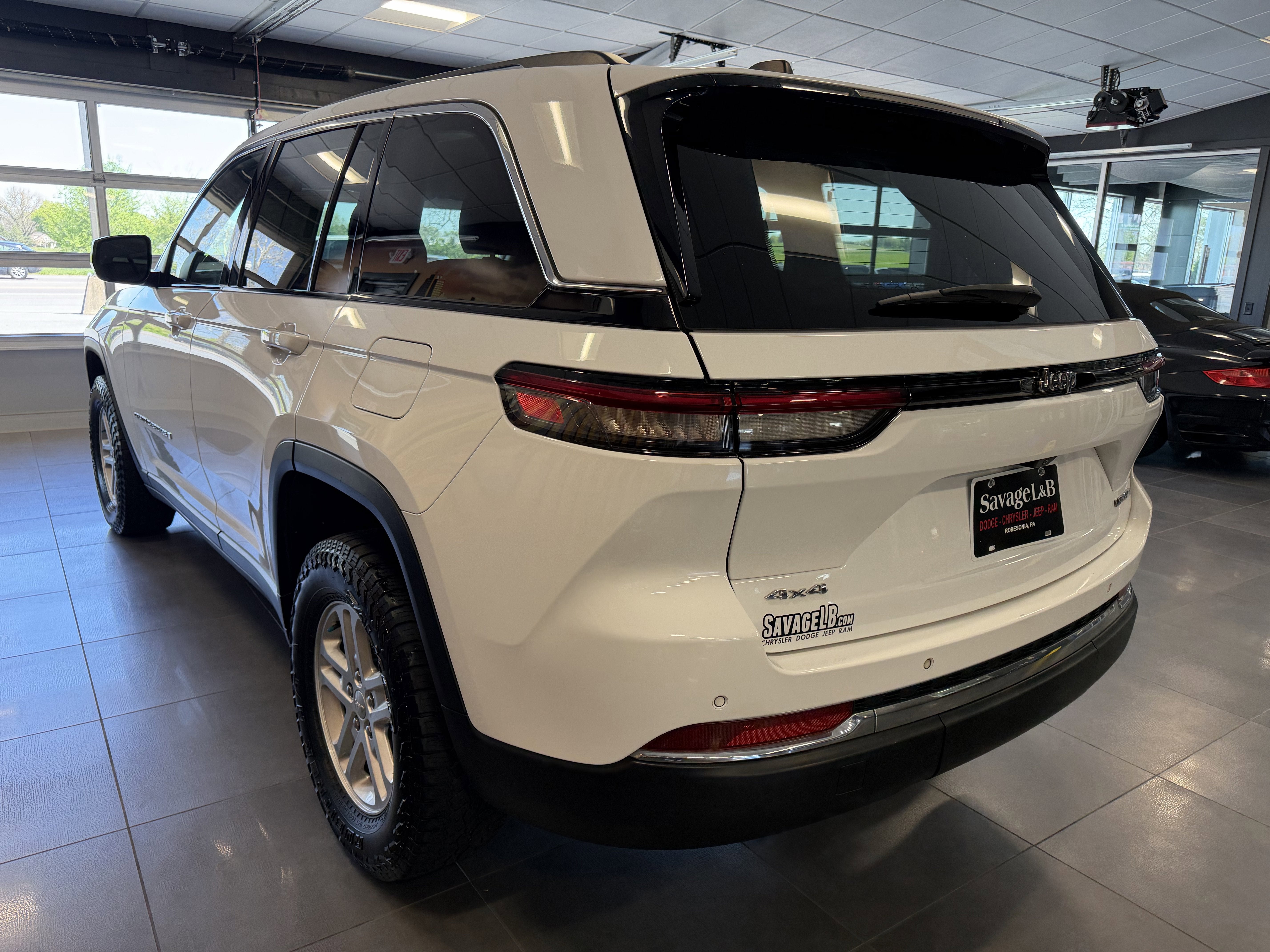 2022 Jeep Grand Cherokee Laredo 4x4