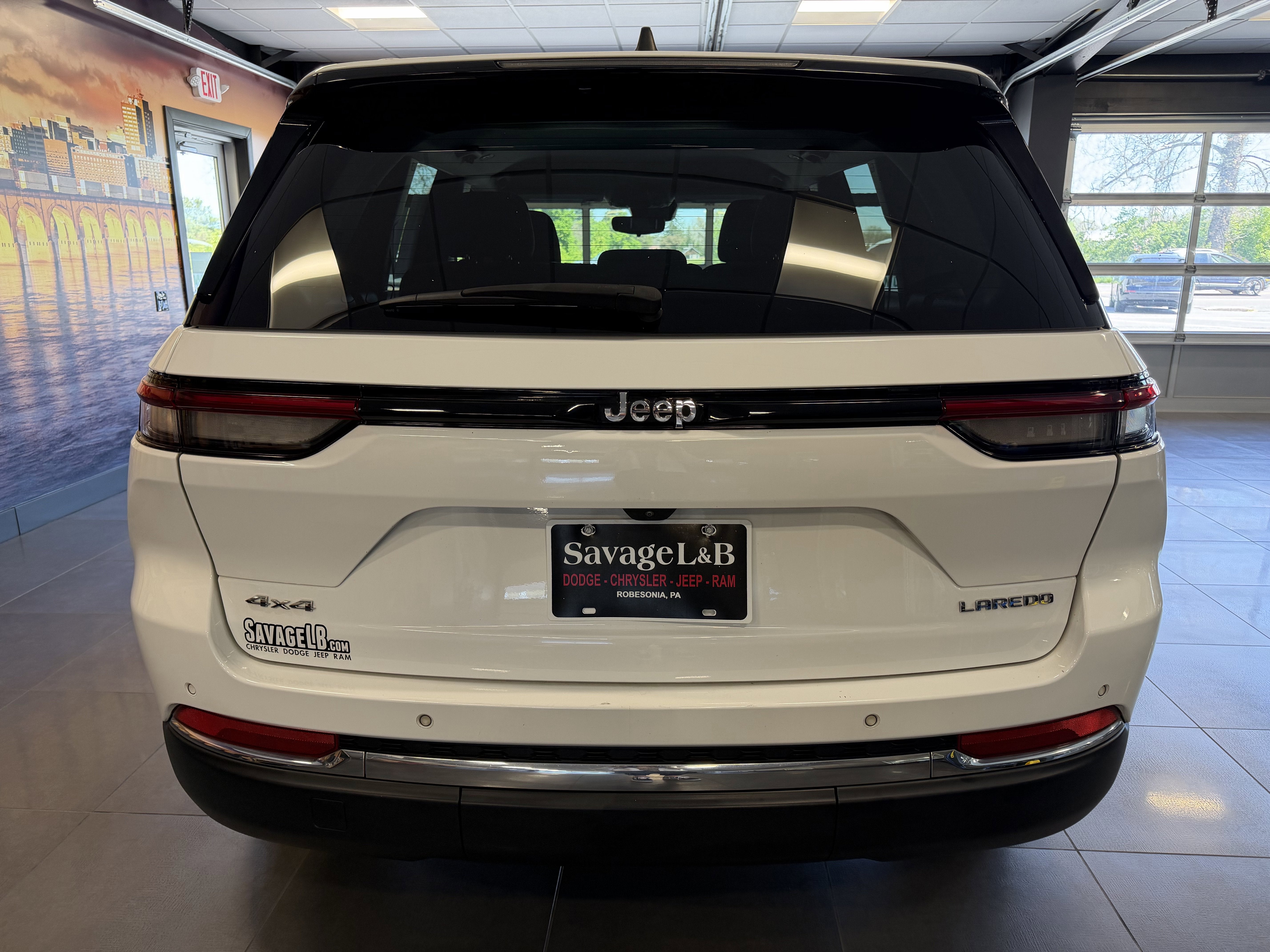 2022 Jeep Grand Cherokee Laredo 4x4