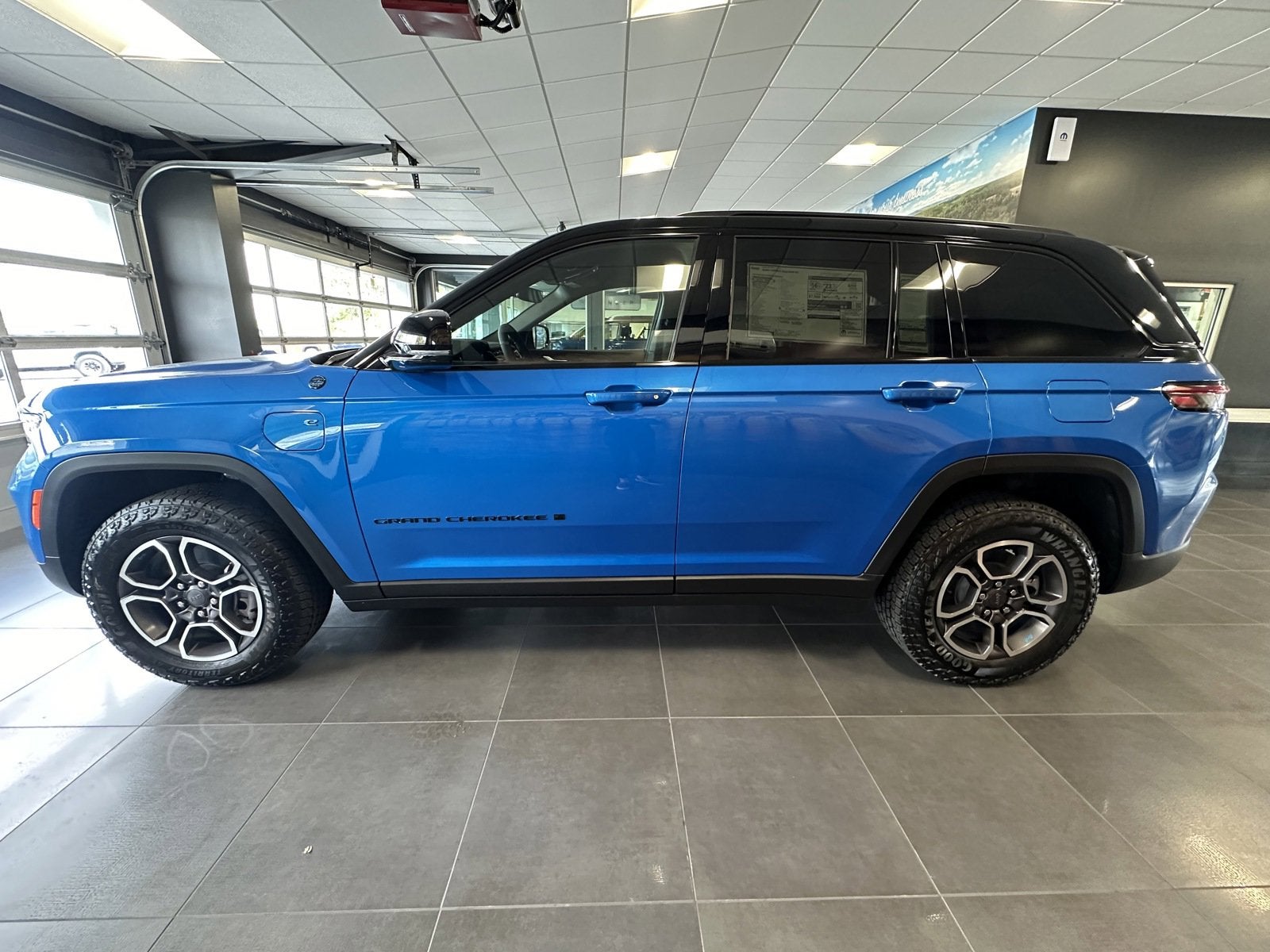 2023 Jeep Grand Cherokee 4xe Trailhawk