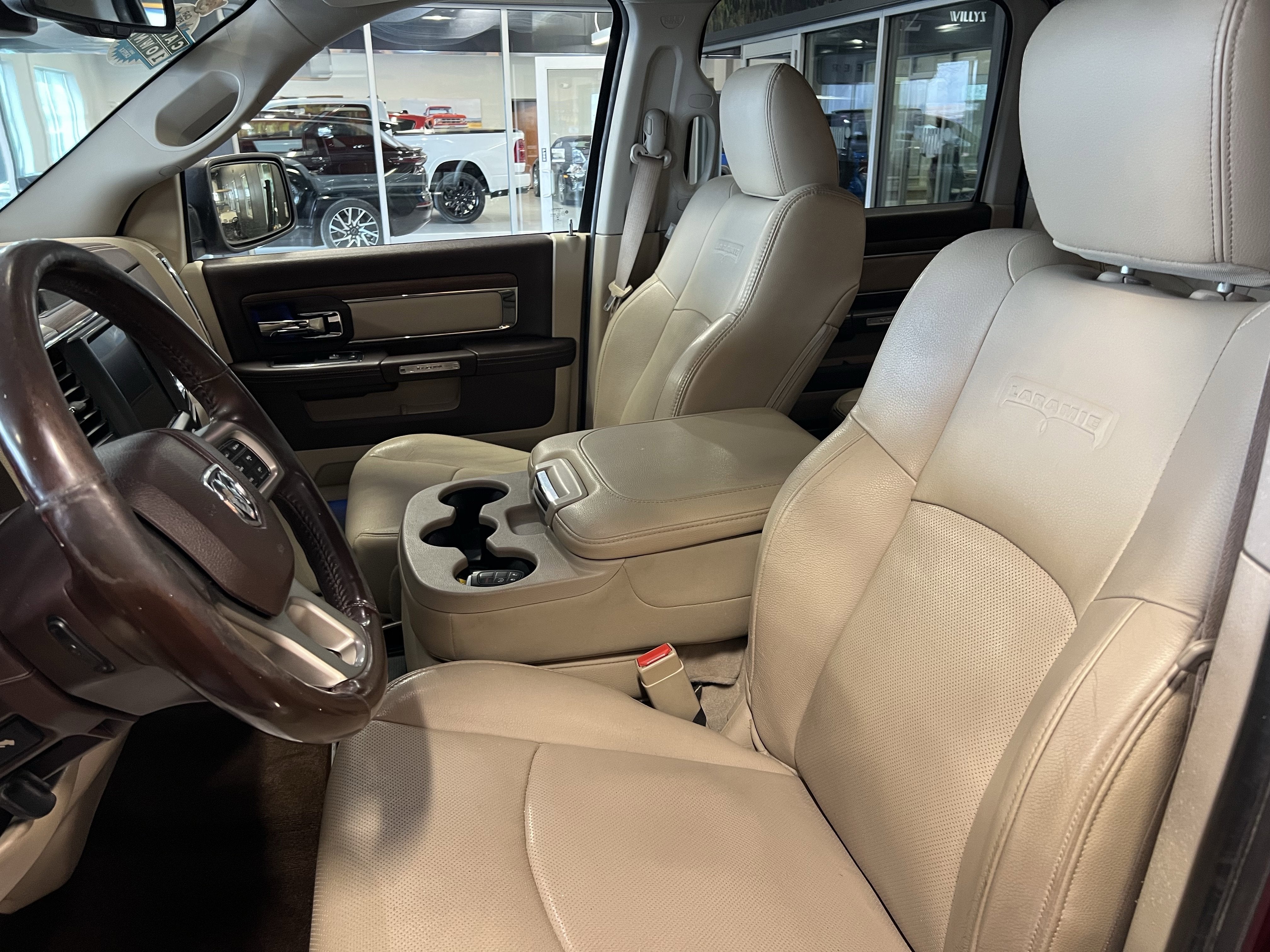 2017 RAM 1500 Laramie Crew Cab 4x4 5'7' Box