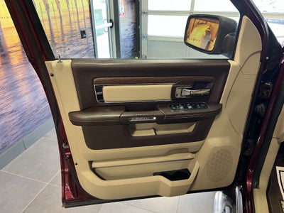 2017 RAM 1500 Laramie Crew Cab 4x4 5'7' Box