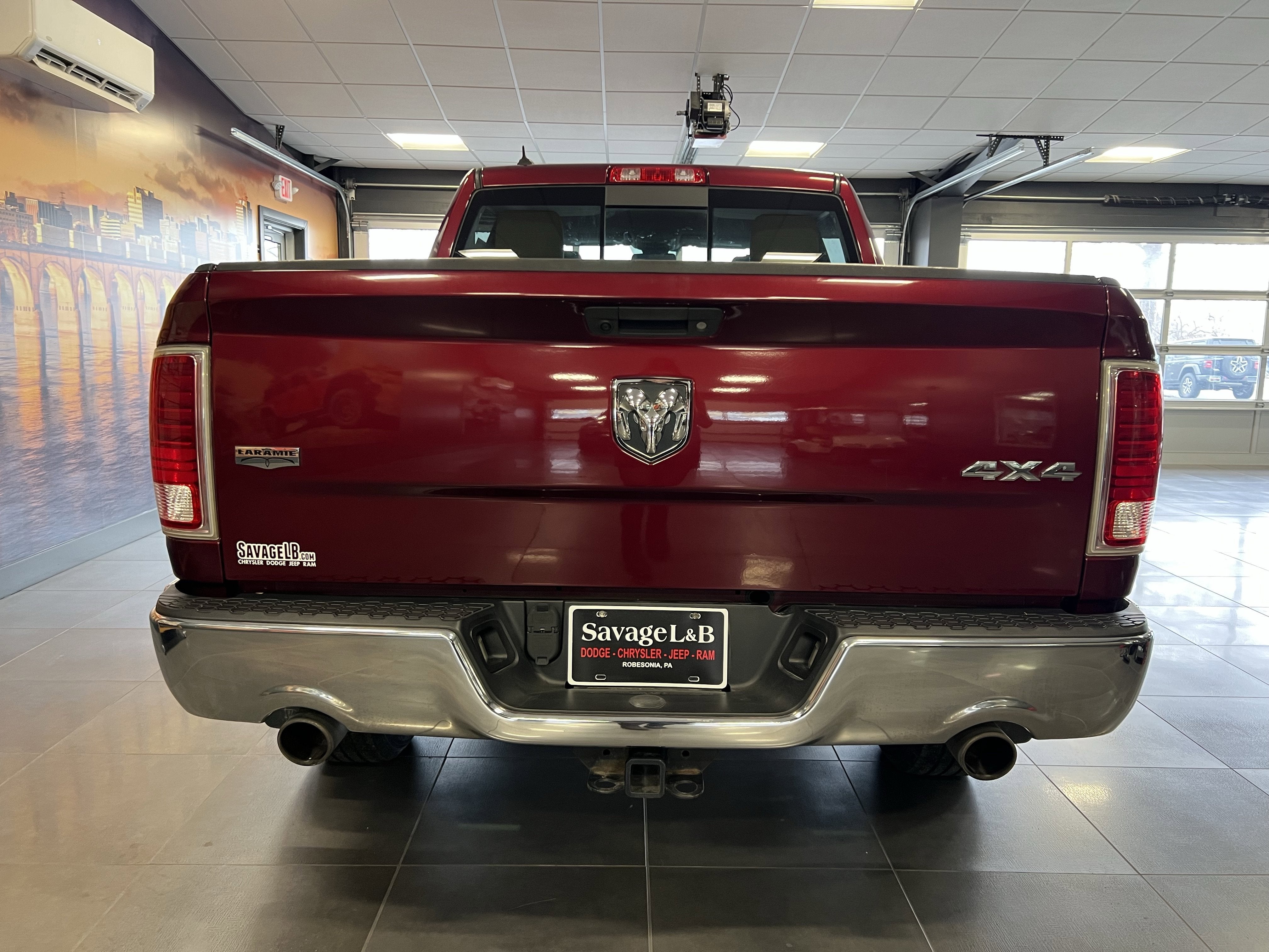 2017 RAM 1500 Laramie Crew Cab 4x4 5'7' Box