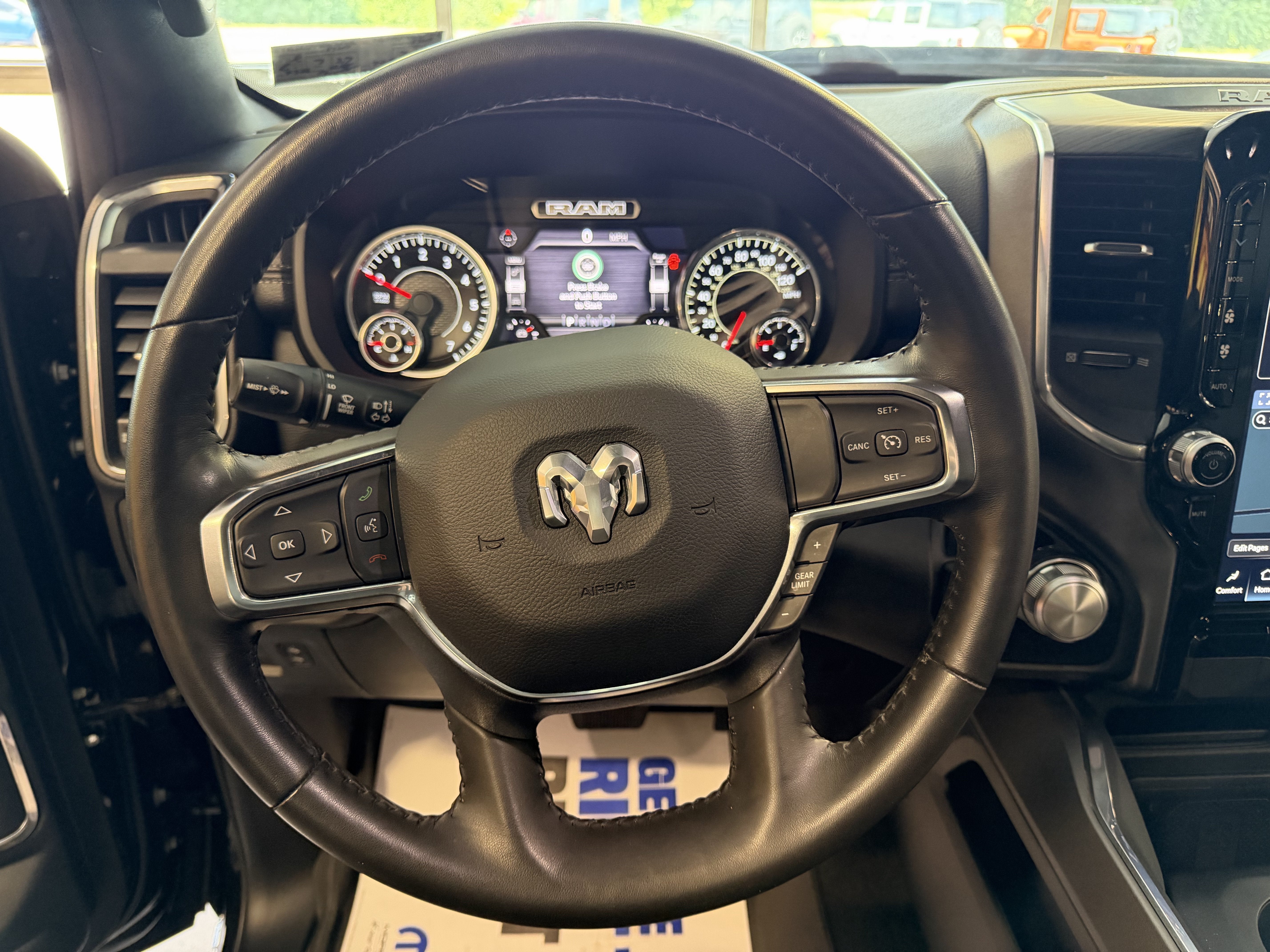 2024 RAM 1500 Laramie Crew Cab 4x4 5'7' Box