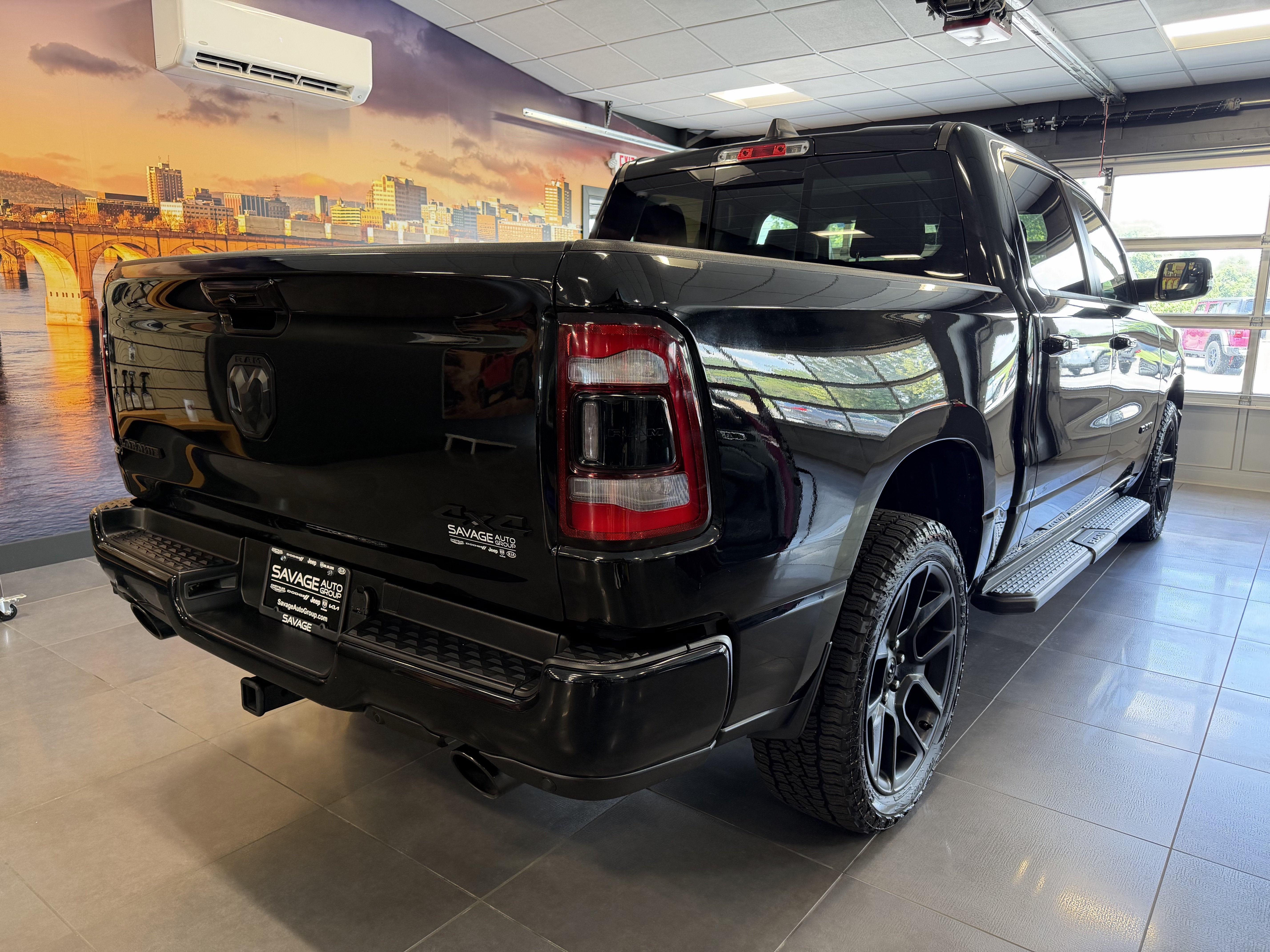2024 RAM 1500 Laramie Crew Cab 4x4 5'7' Box