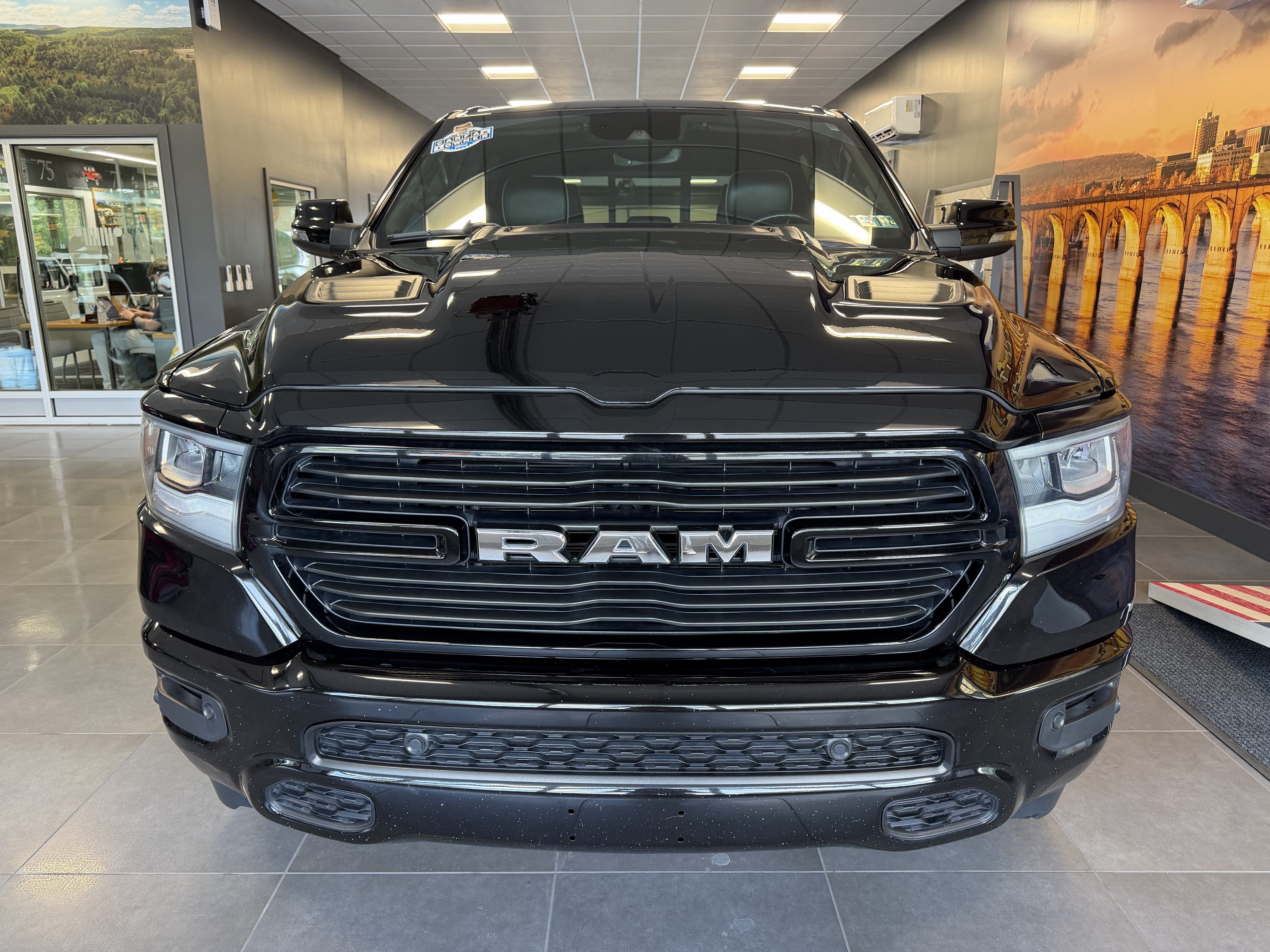 2023 RAM 1500 Laramie Crew Cab 4x4 5'7' Box