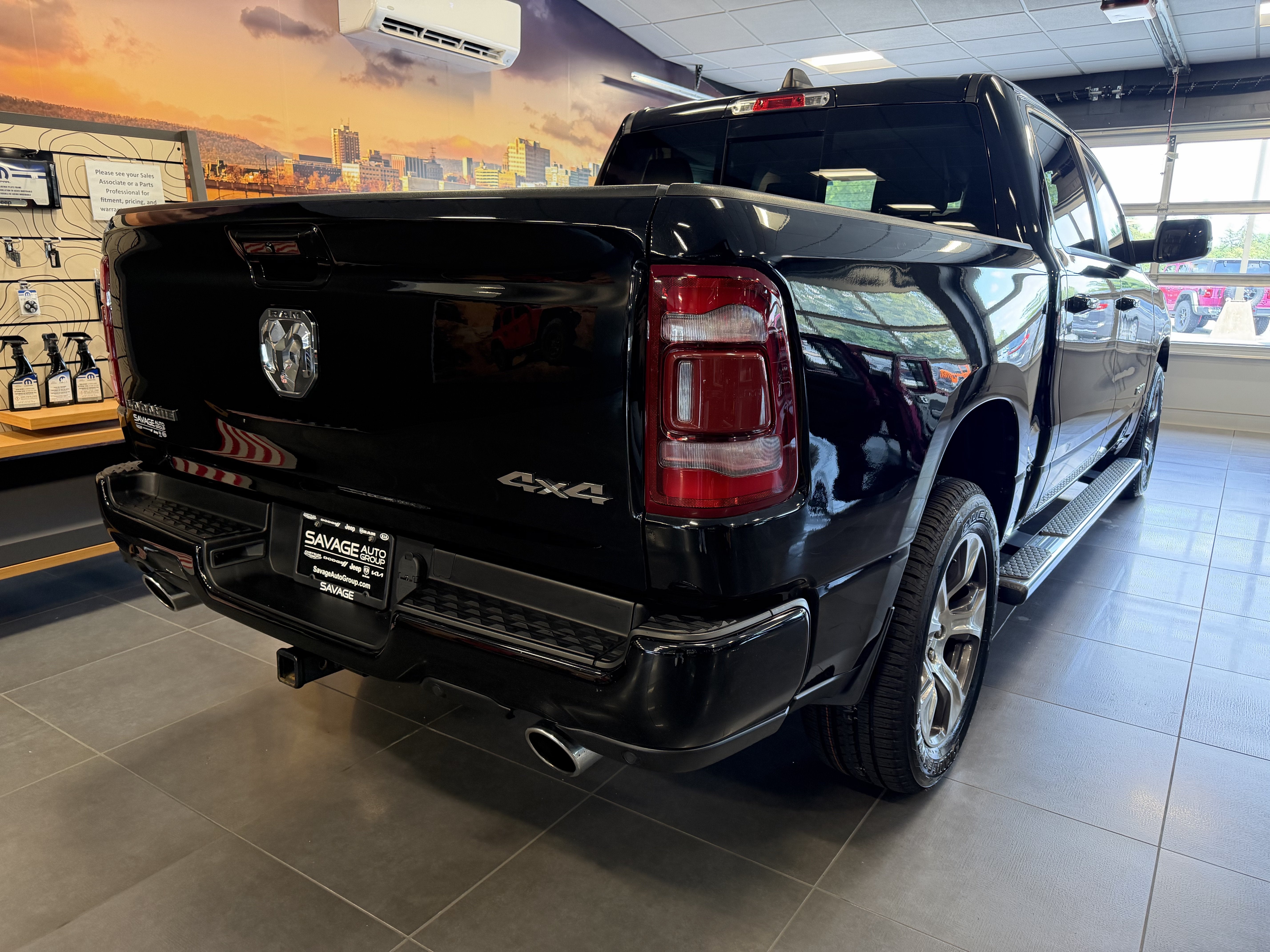 2023 RAM 1500 Laramie Crew Cab 4x4 5'7' Box