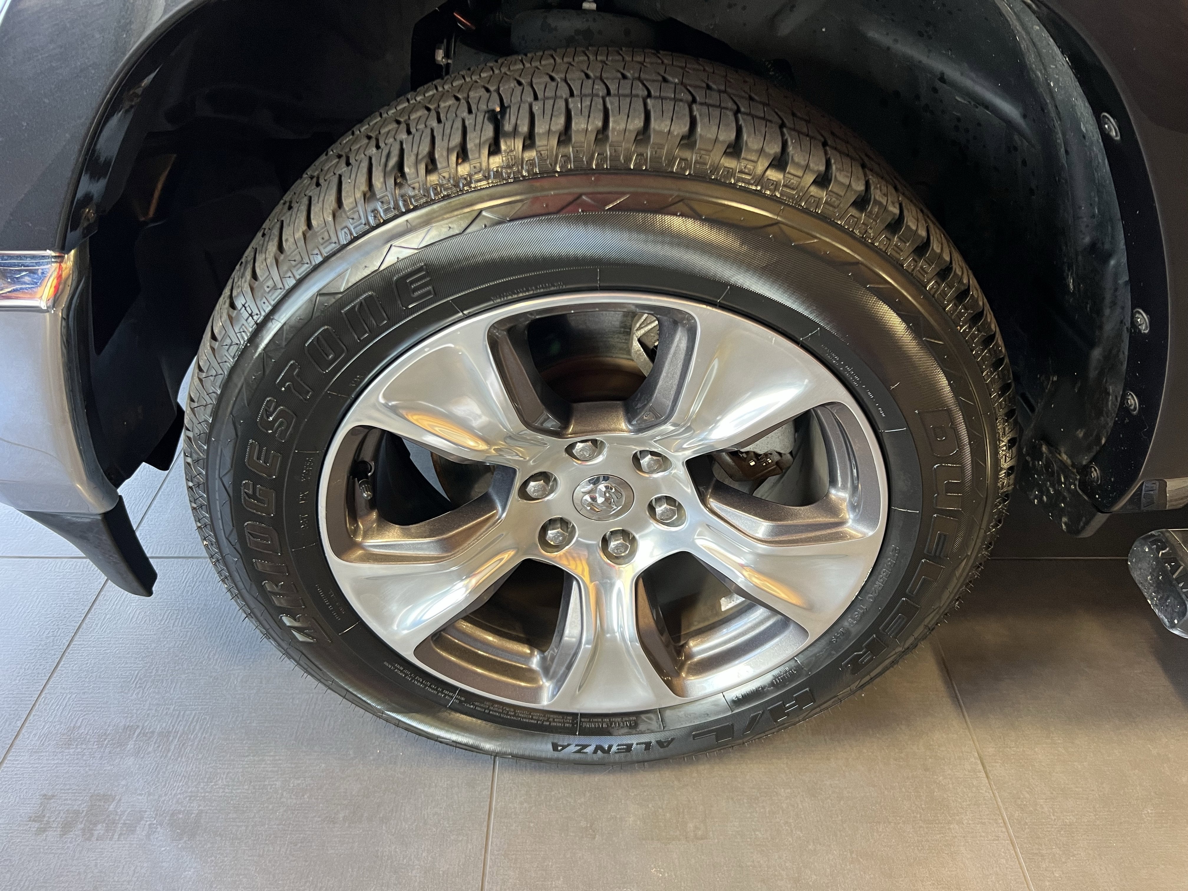 2020 RAM 1500 Laramie Crew Cab 4x4 5'7' Box