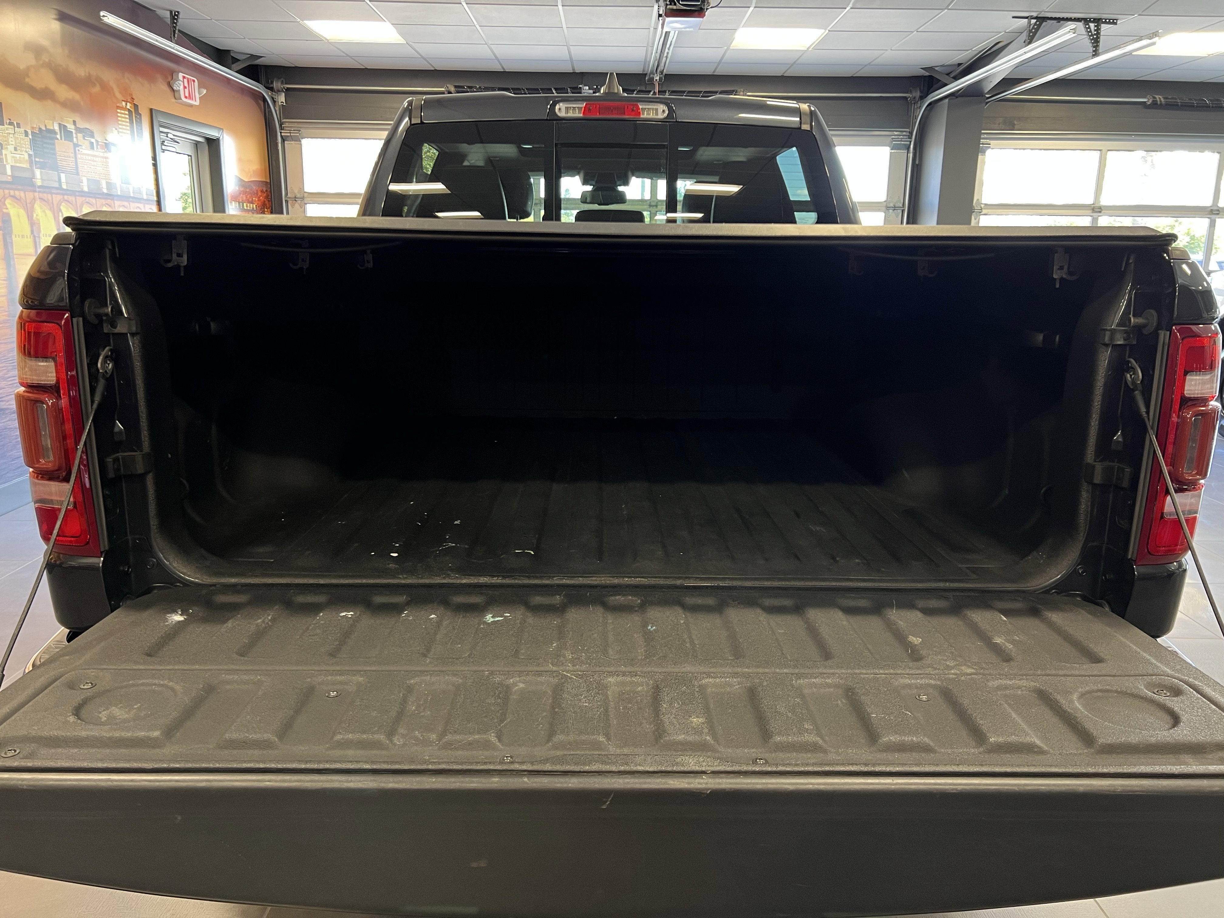 2020 RAM 1500 Laramie Crew Cab 4x4 5'7' Box