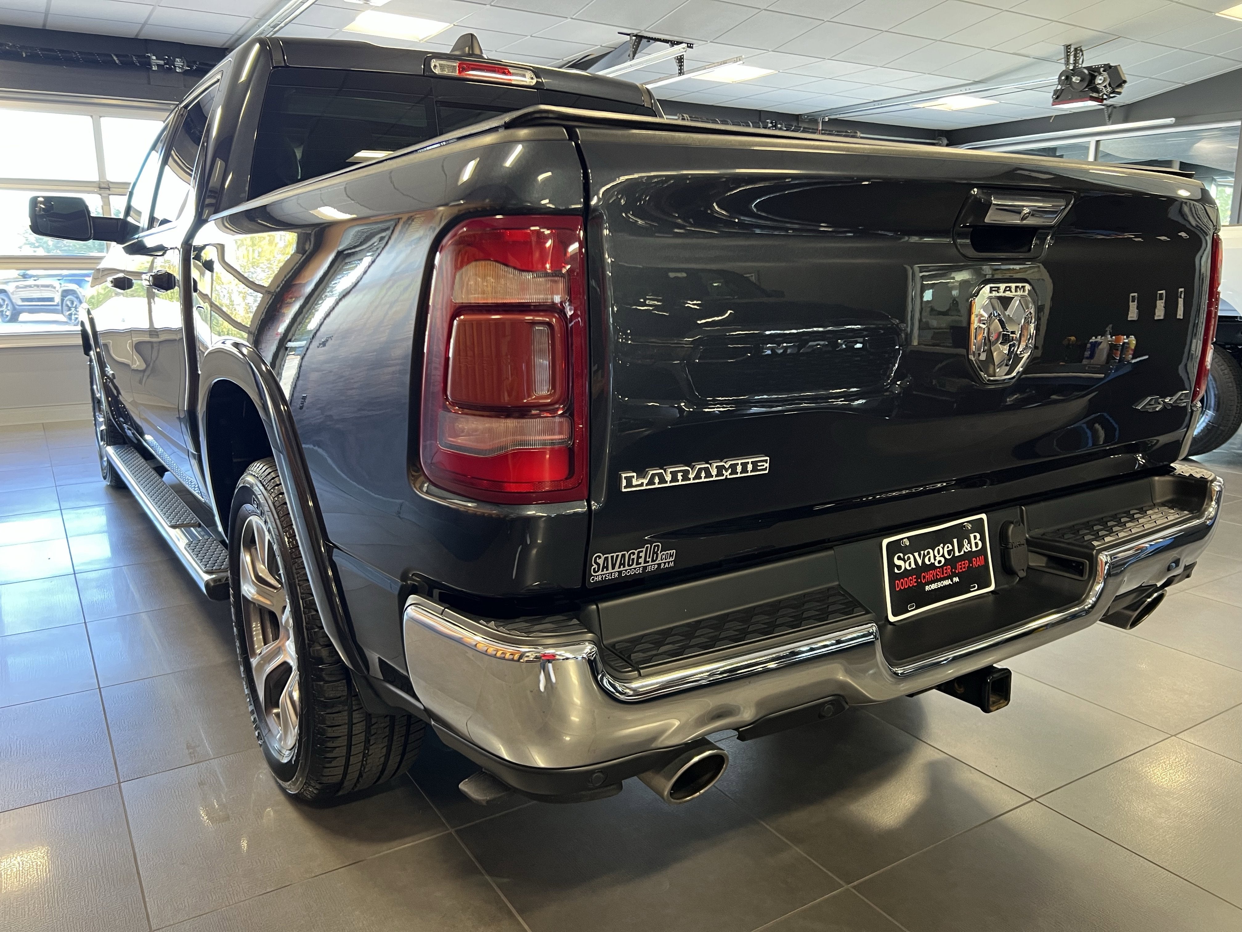 2020 RAM 1500 Laramie Crew Cab 4x4 5'7' Box