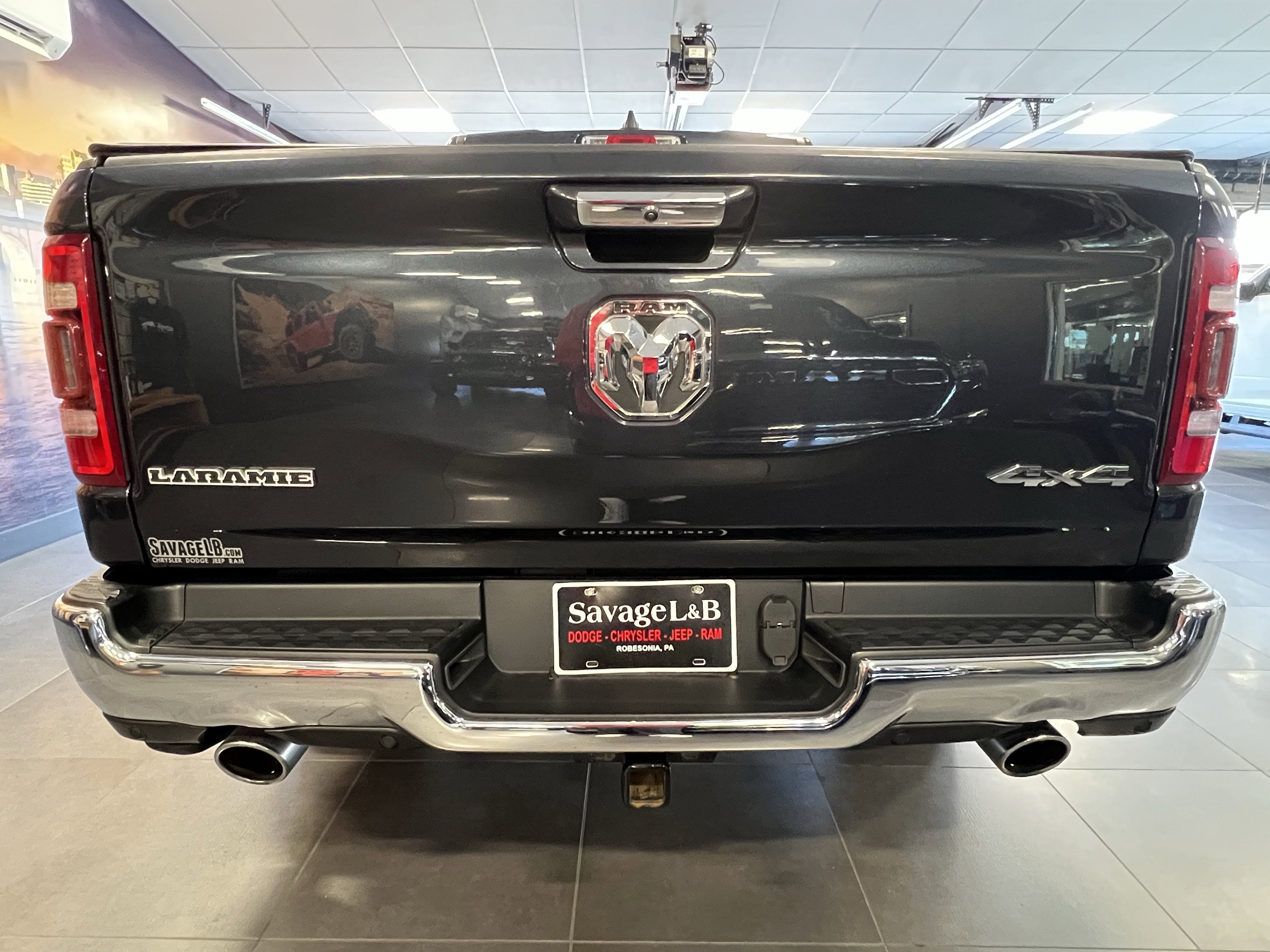 2020 RAM 1500 Laramie Crew Cab 4x4 5'7' Box