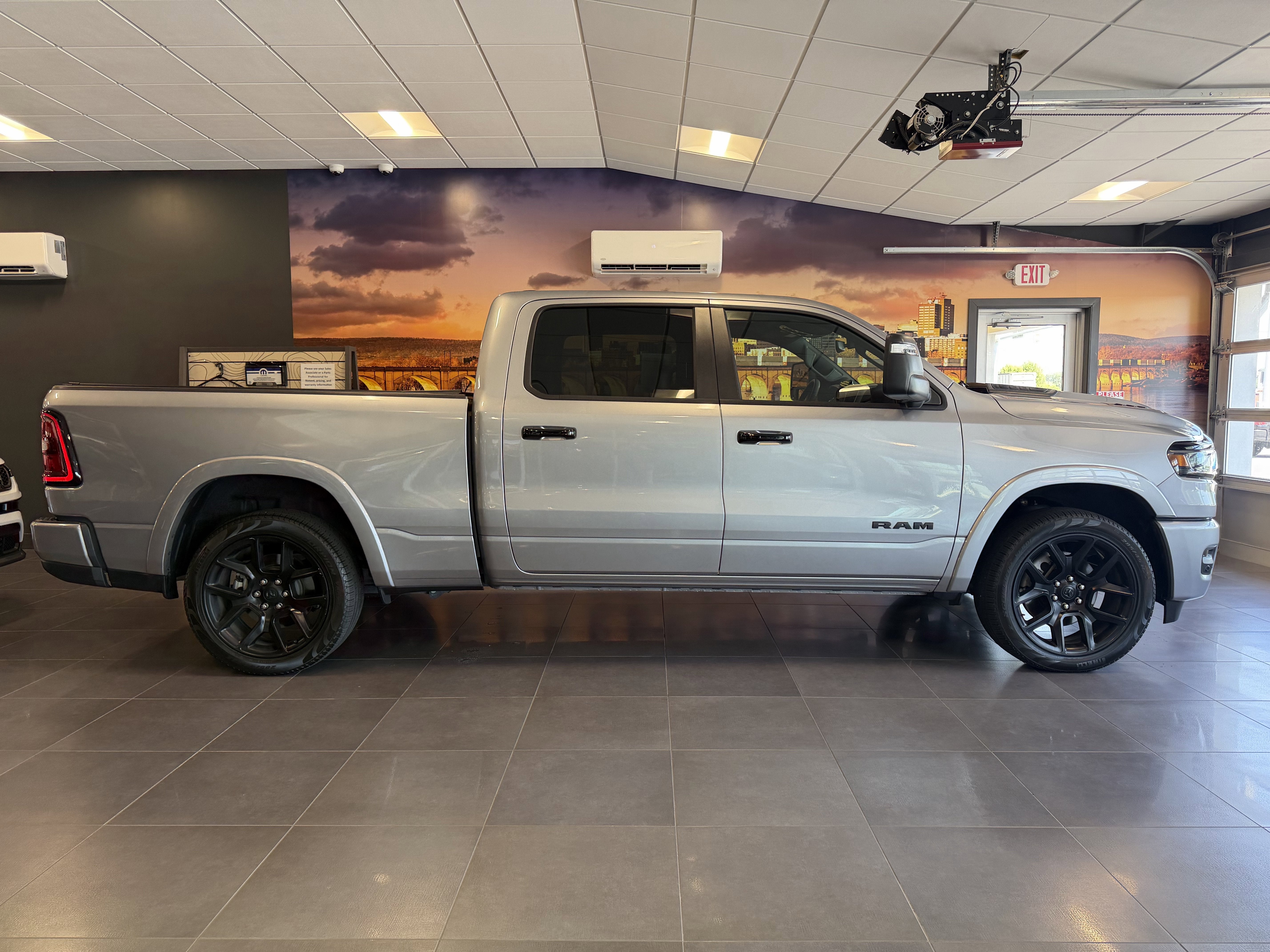 2025 RAM 1500 Laramie Crew Cab 4x4 6'4' Box