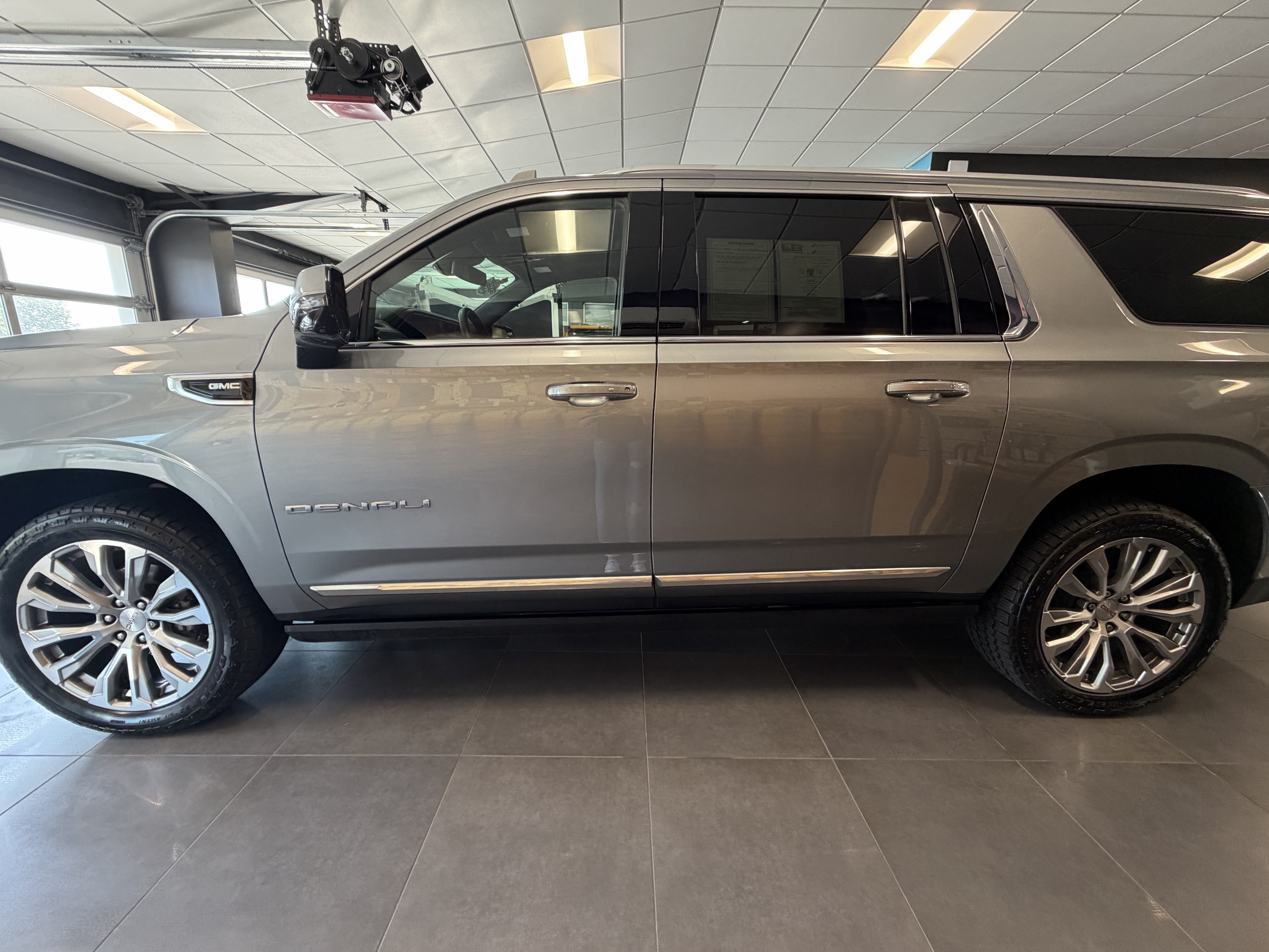 2023 GMC Yukon XL 4WD Denali