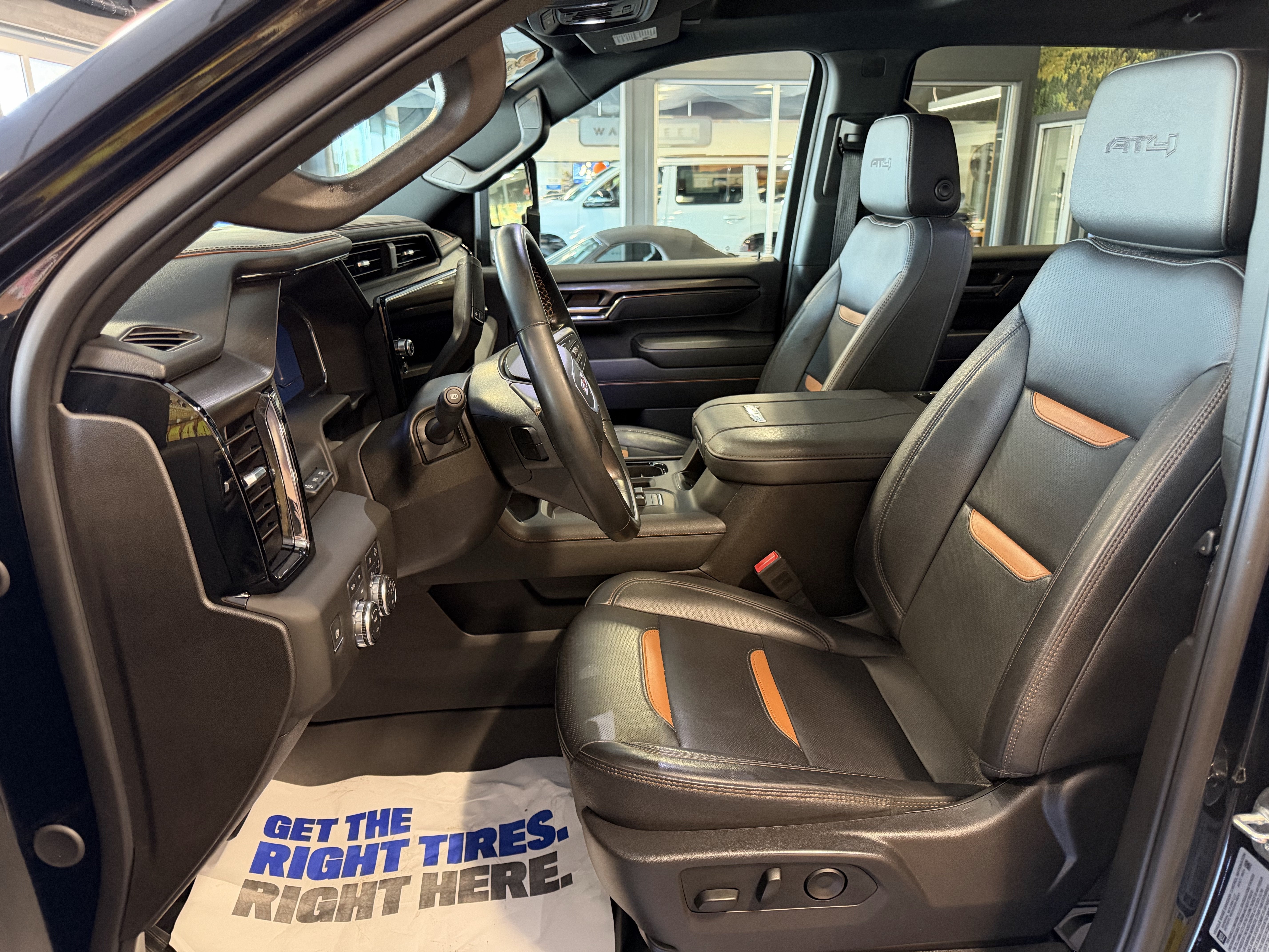 2025 GMC Sierra 2500HD 4WD Crew Cab Standard Bed AT4
