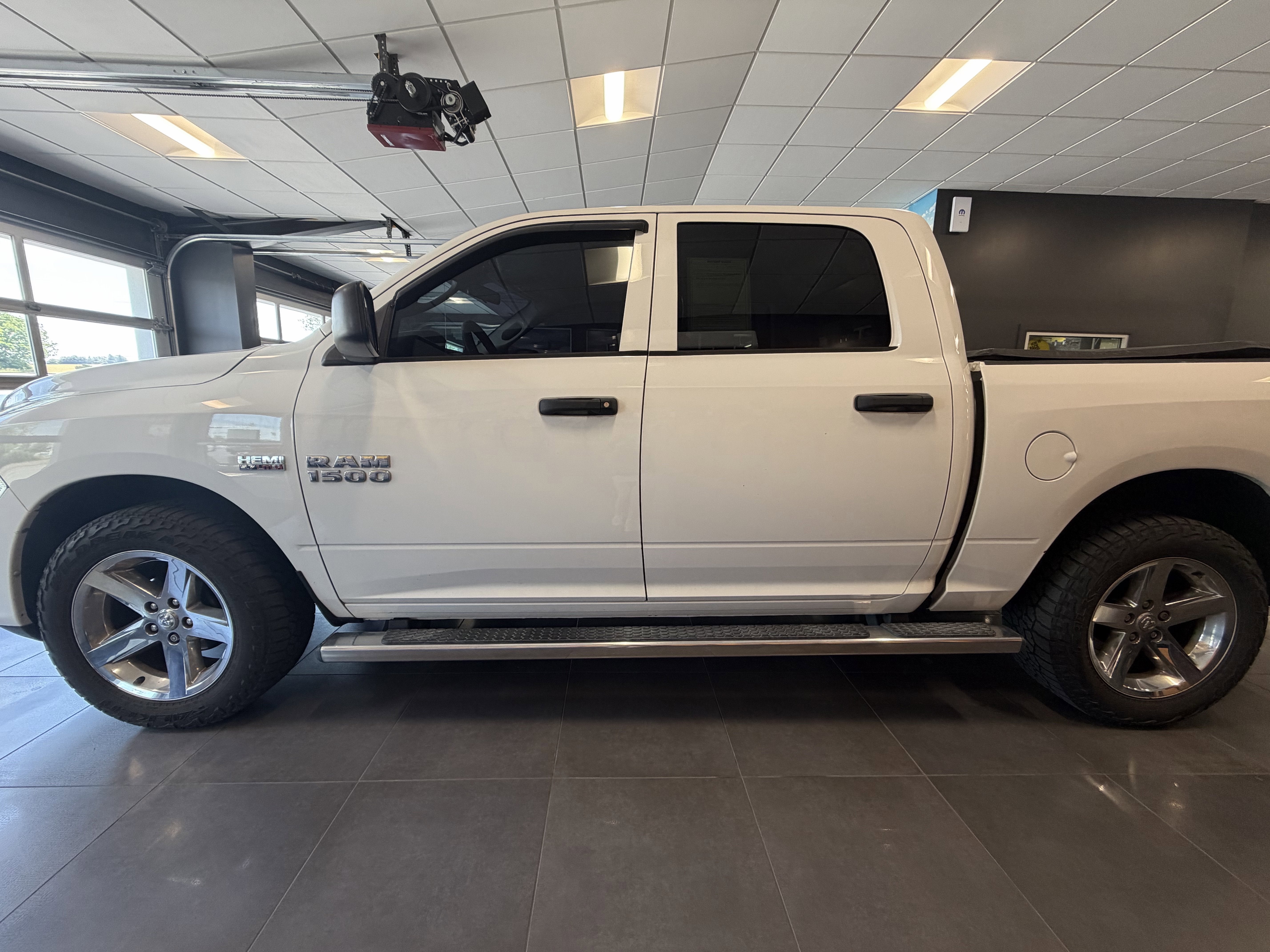 2017 RAM 1500 Express Crew Cab 4x4 5'7' Box