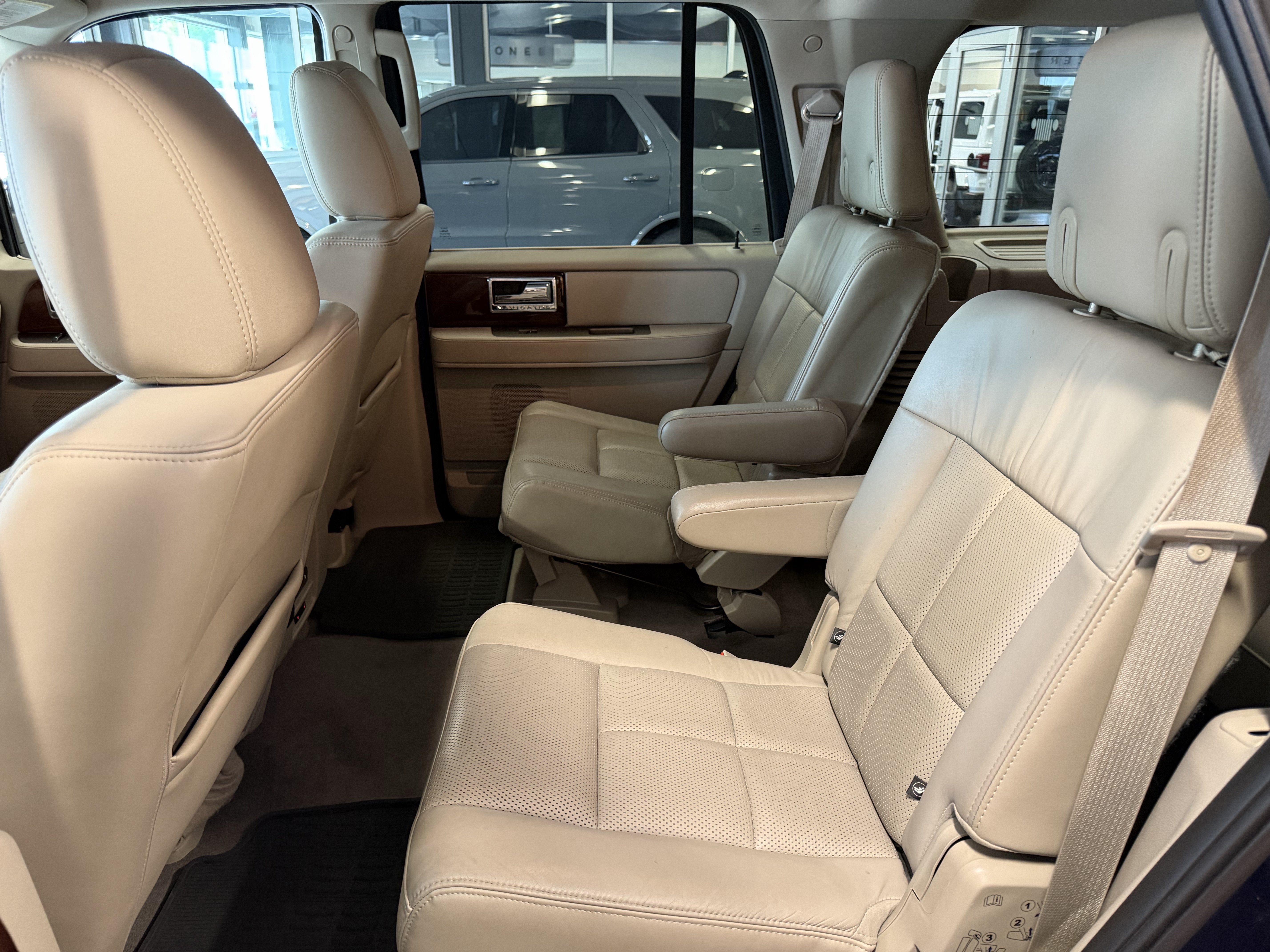2014 Lincoln Navigator Base