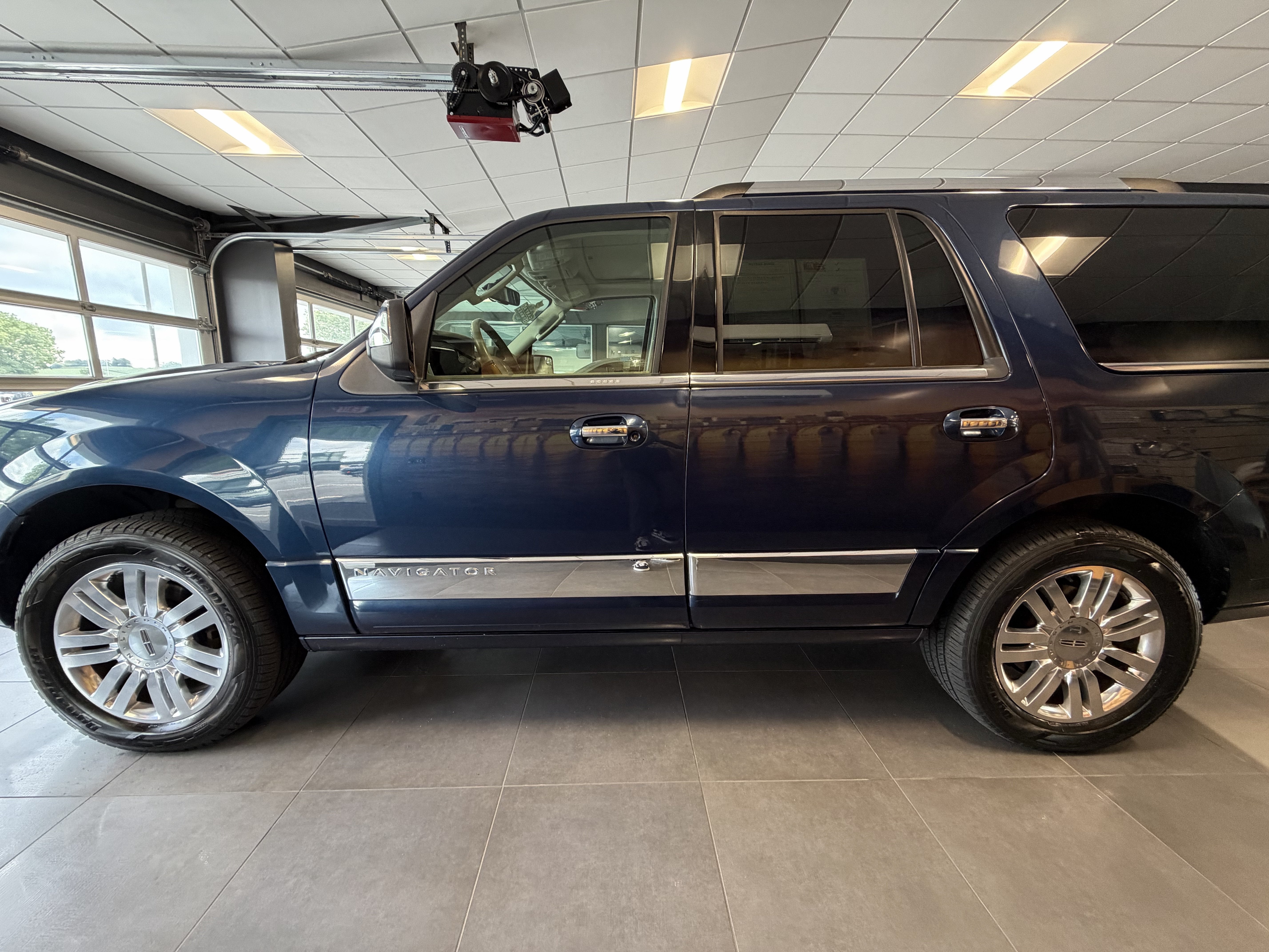 2014 Lincoln Navigator Base
