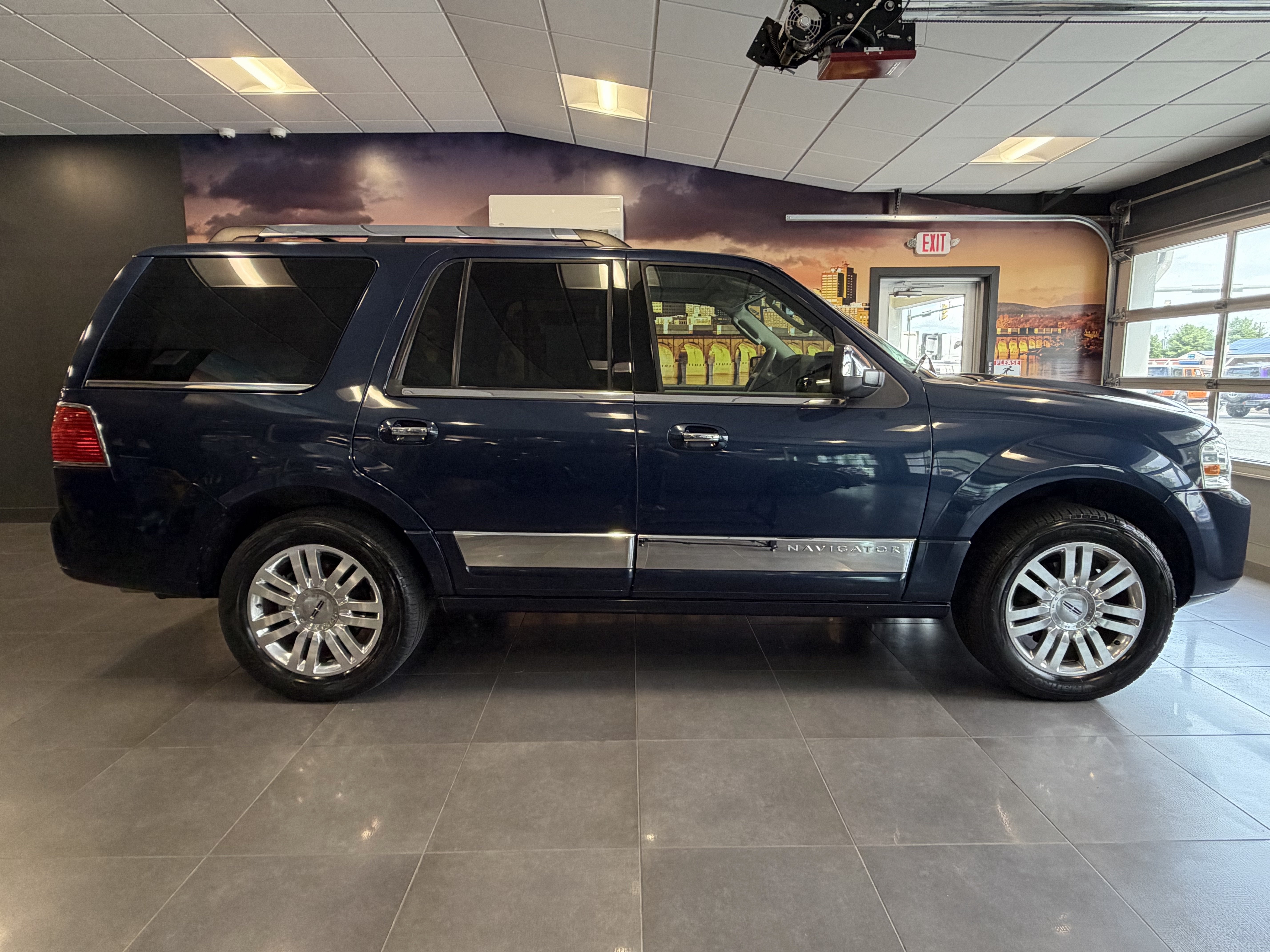 2014 Lincoln Navigator Base