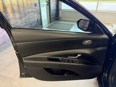 2022 Hyundai Elantra SE