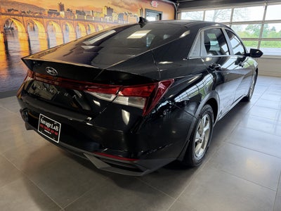 2022 Hyundai Elantra SE